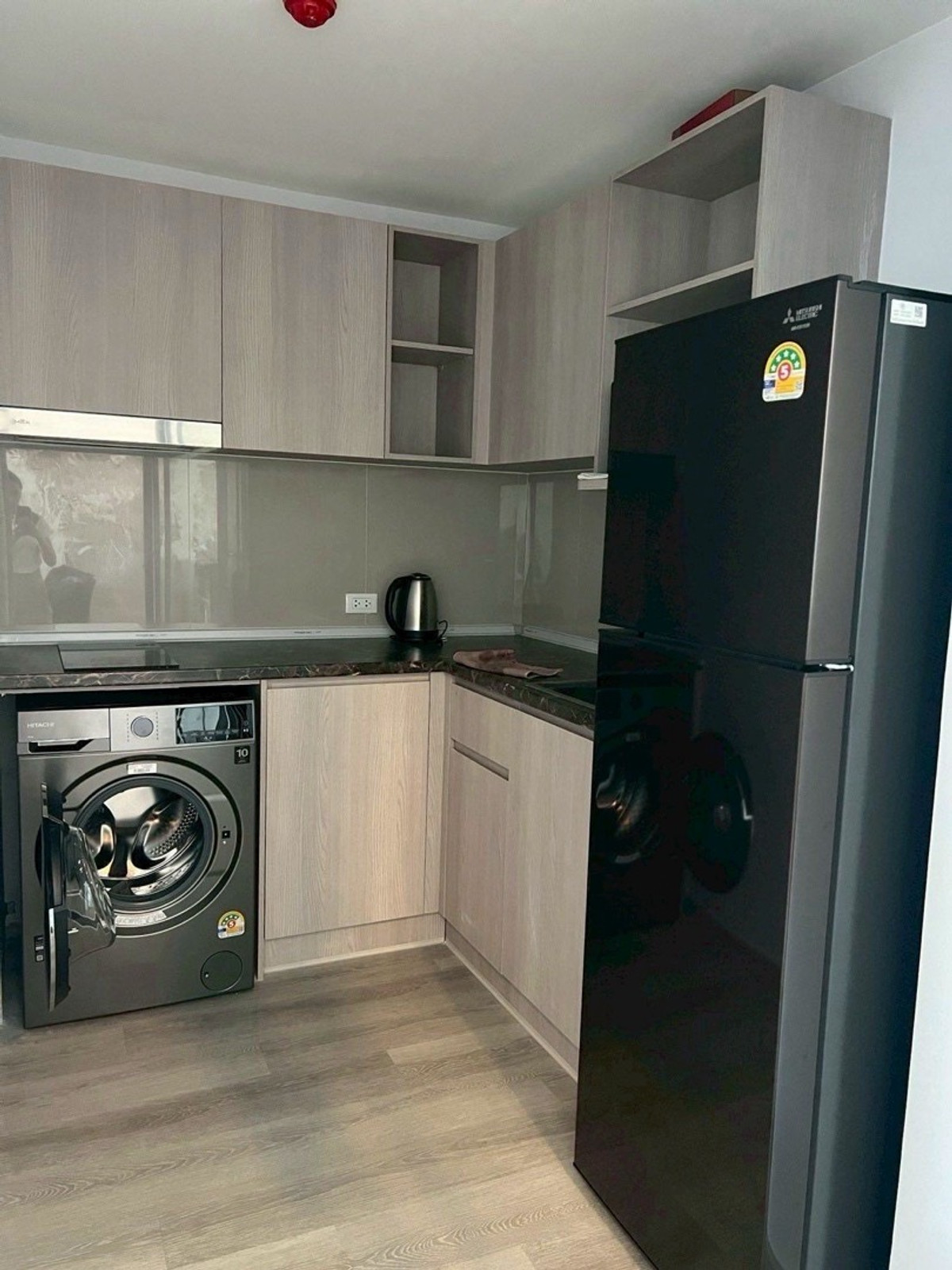 ให้เช่าคอนโดท่าพระ ตลาดพลู วุฒากาศ : 💙@condocurator 💙 ให้เช่า Elio Sathorn - Wutthakat ห้องใหม่ เฟอร์นิเจอร์ครบ [PM4868]