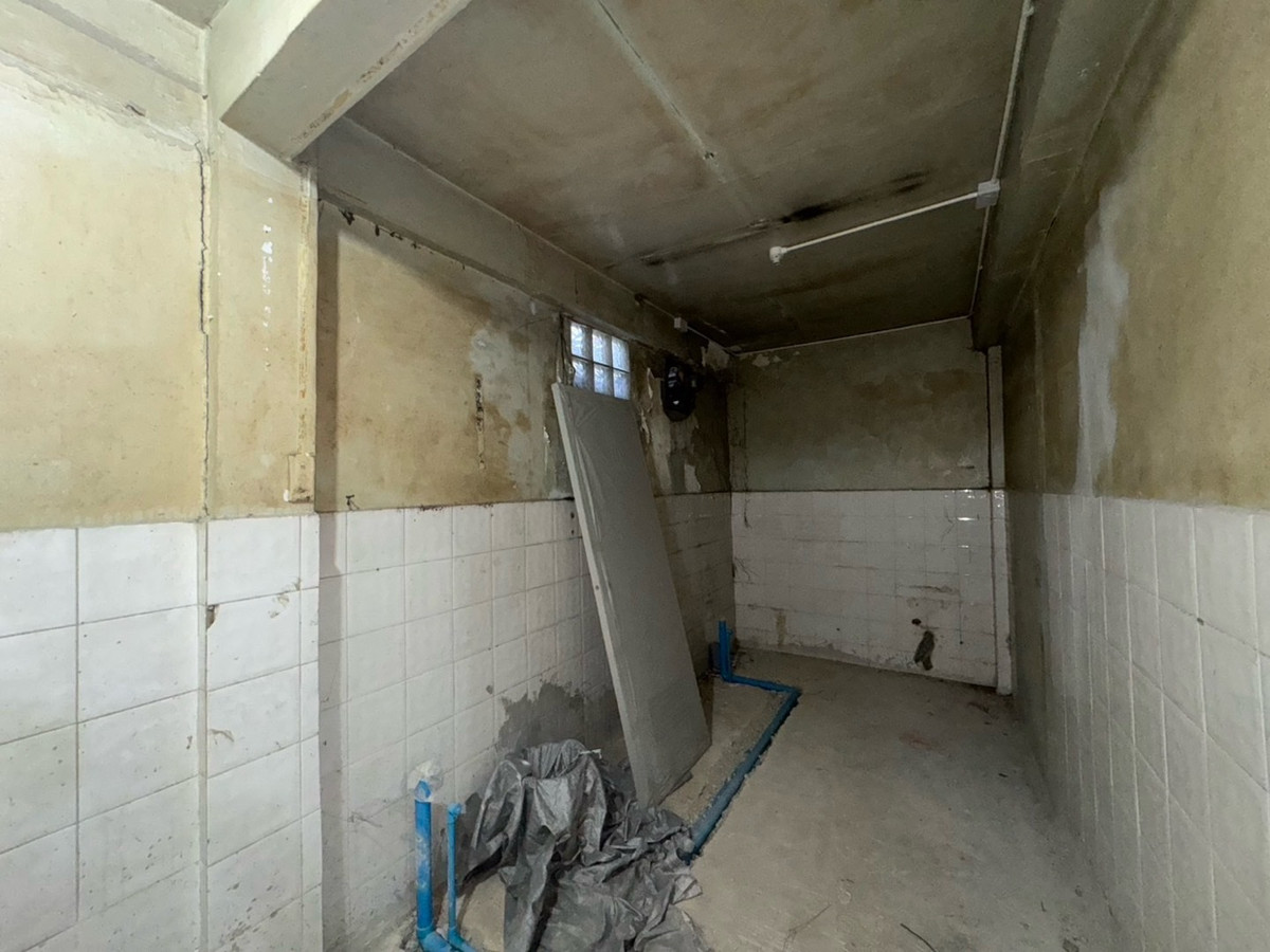 ให้เช่าอาคารพาณิชย์สุขุมวิท อโศก ทองหล่อ : ปล่อยเช่า อาคารพาณิชย์ 2 คูหา 3 ชั้น + ดาดฟ้า @ ซอยเอกมัย 12 สุขุมวิท 63 จอดรถได้ที่ DONKI TONGLOR