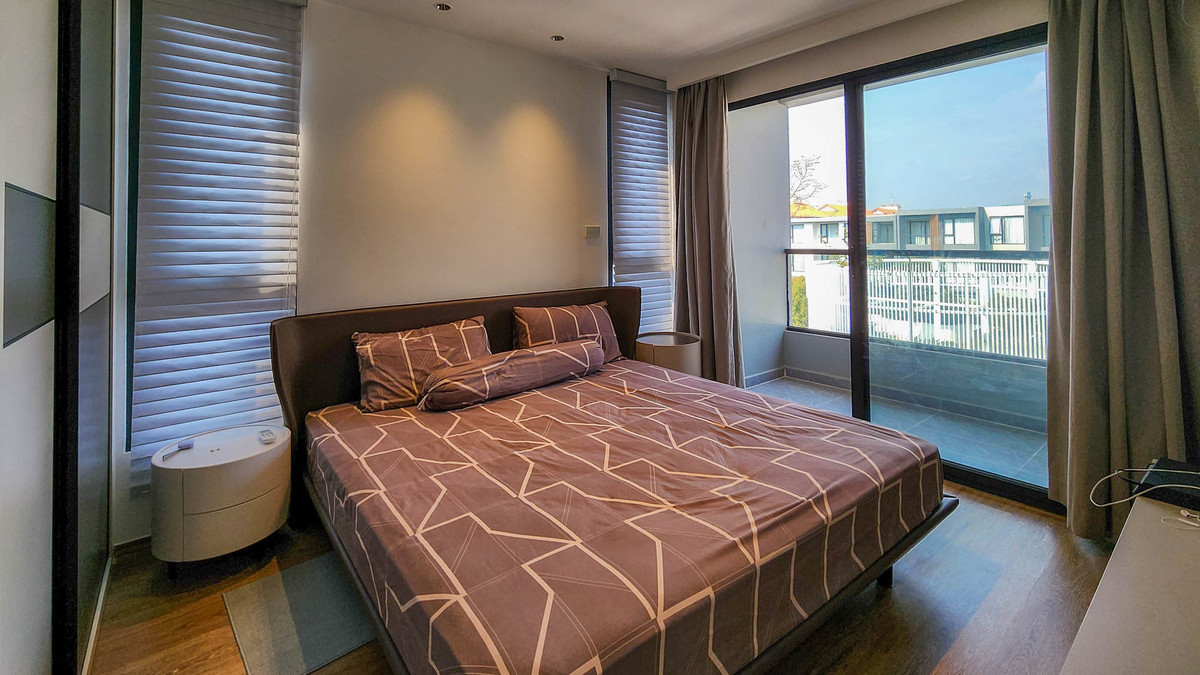 ให้เช่าคอนโดเชียงใหม่ : ยูนิตพิเศษ ขนาดใหญ่กว่าปกติ คอนโด 3 ห้องนอน ชั้นบนสุด วิวภูเขา ใกล้สนามบิน