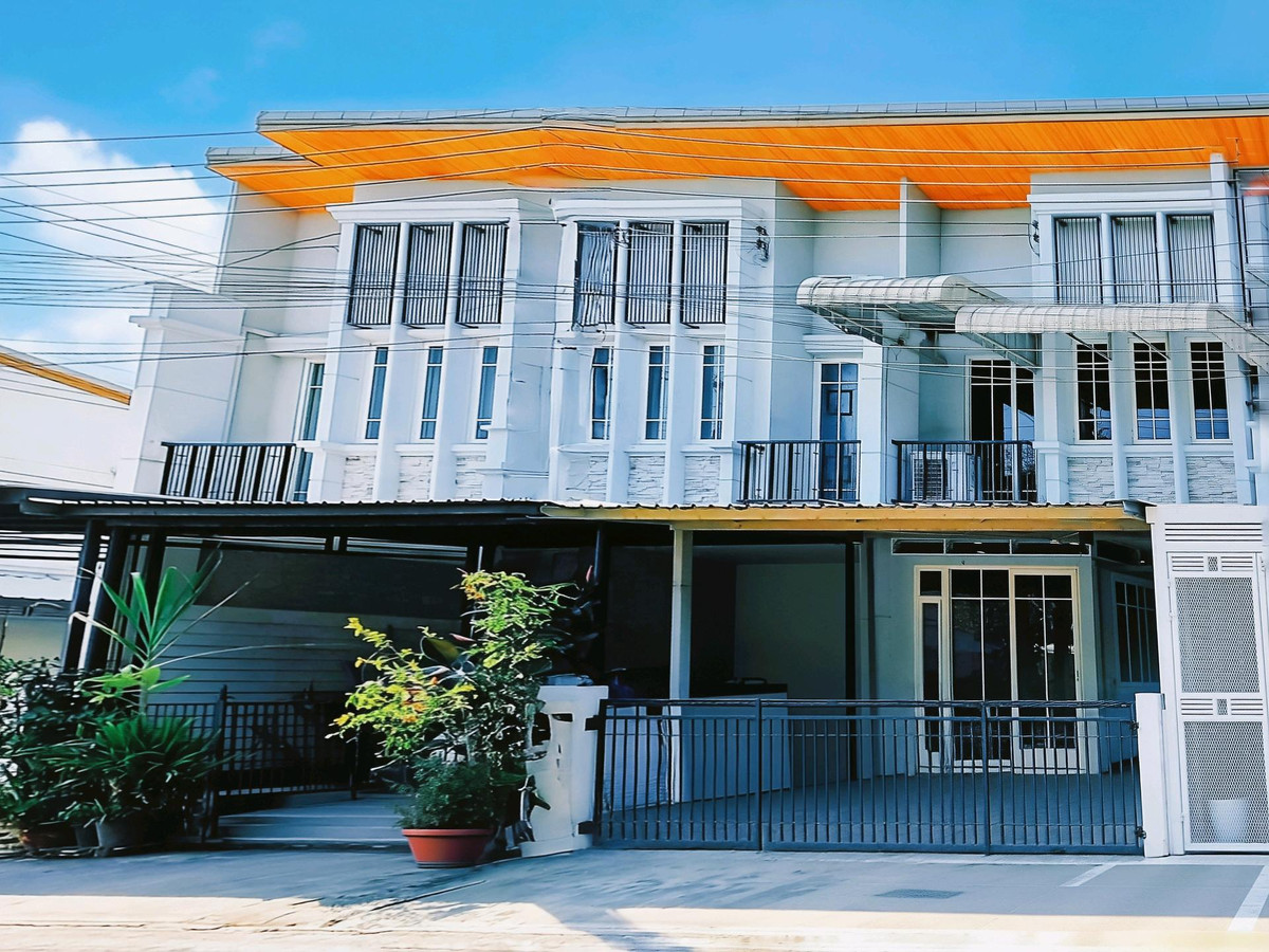 ให้เช่าทาวน์โฮมลาดกระบัง สุวรรณภูมิ : 🚩⭐🍀ให้เช่า/Vายบ้านโกลเด้นทาวน์  บางนา - สวนหลวง  Townhome สวยสไตล์อังกฤษ โซนคลับเฮ้าส์ ริมสวนใหญ่ วิวไม่บล๊อค บ้านไม่บัง สังคมดี✅