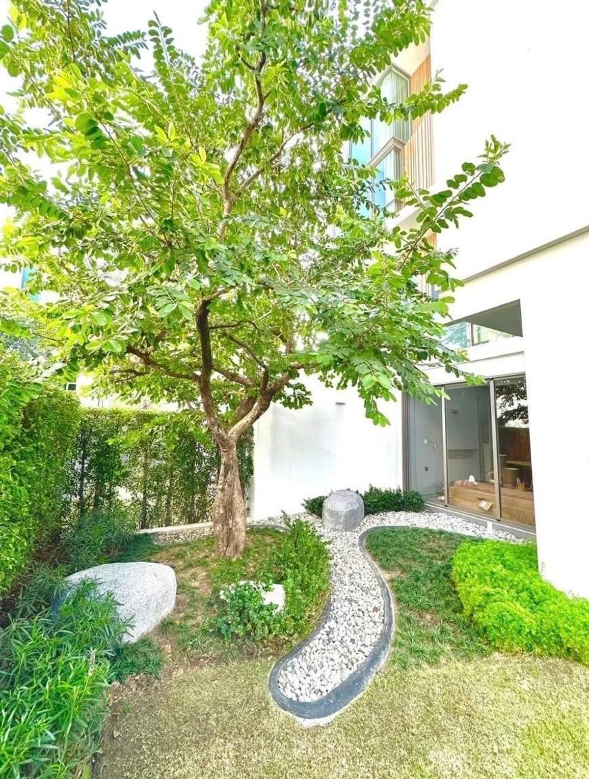 HousePattanakan, Srinakarin : For rent/sale VIVE RAMA 9 – Krungthep Kreetha, land 77 sq m | usable area 324 sq m, bedrooms | 4 bathrooms. Luxury detached house in Japandi style that combines Japanese warmth with contemporary elegance.