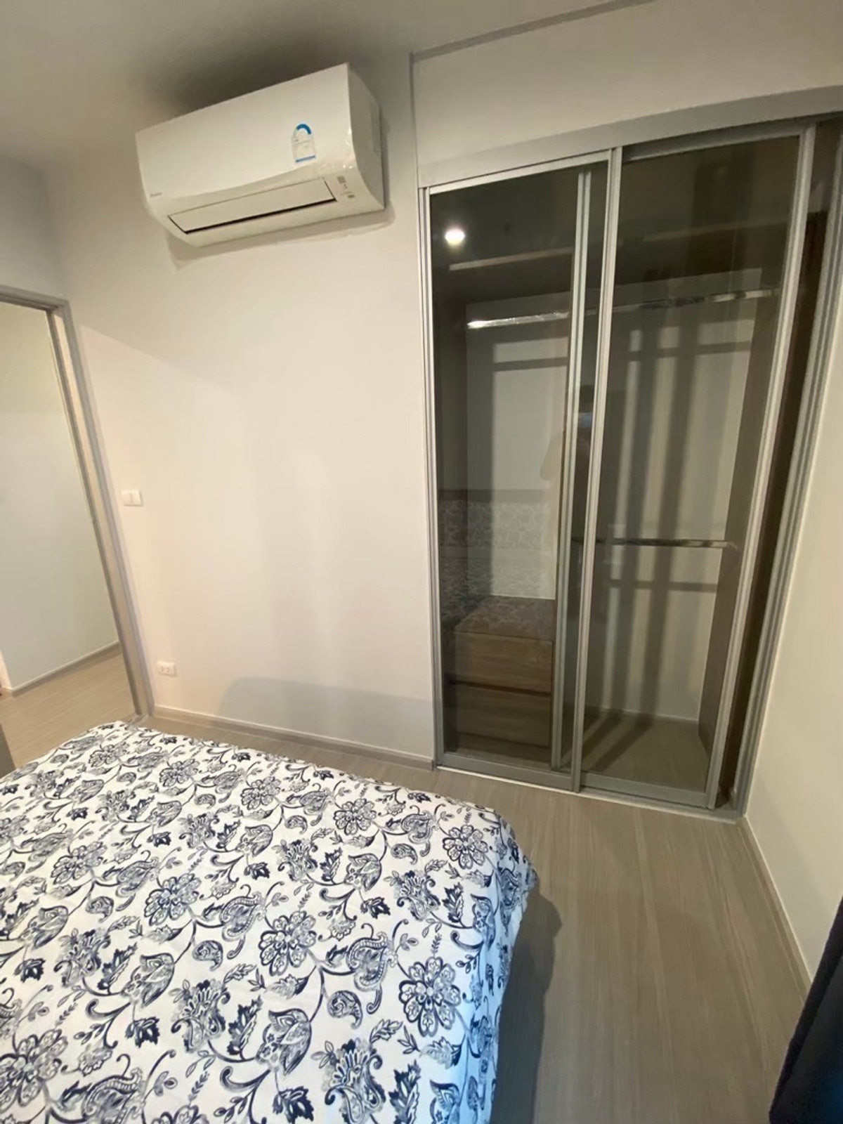 For RentCondoBang kae, Phetkasem : 🔥Guaranteed price, Building A at the front and has a TV. 
🥰If you're next to MRT Phasi Charoen and Seacon Bang Khae Department Store, you must come here.🥰