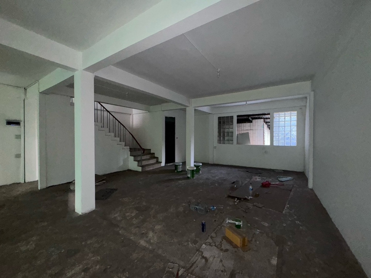 ให้เช่าอาคารพาณิชย์สุขุมวิท อโศก ทองหล่อ : ปล่อยเช่า อาคารพาณิชย์ 2 คูหา 3 ชั้น + ดาดฟ้า @ ซอยเอกมัย 12 สุขุมวิท 63 จอดรถได้ที่ DONKI TONGLOR