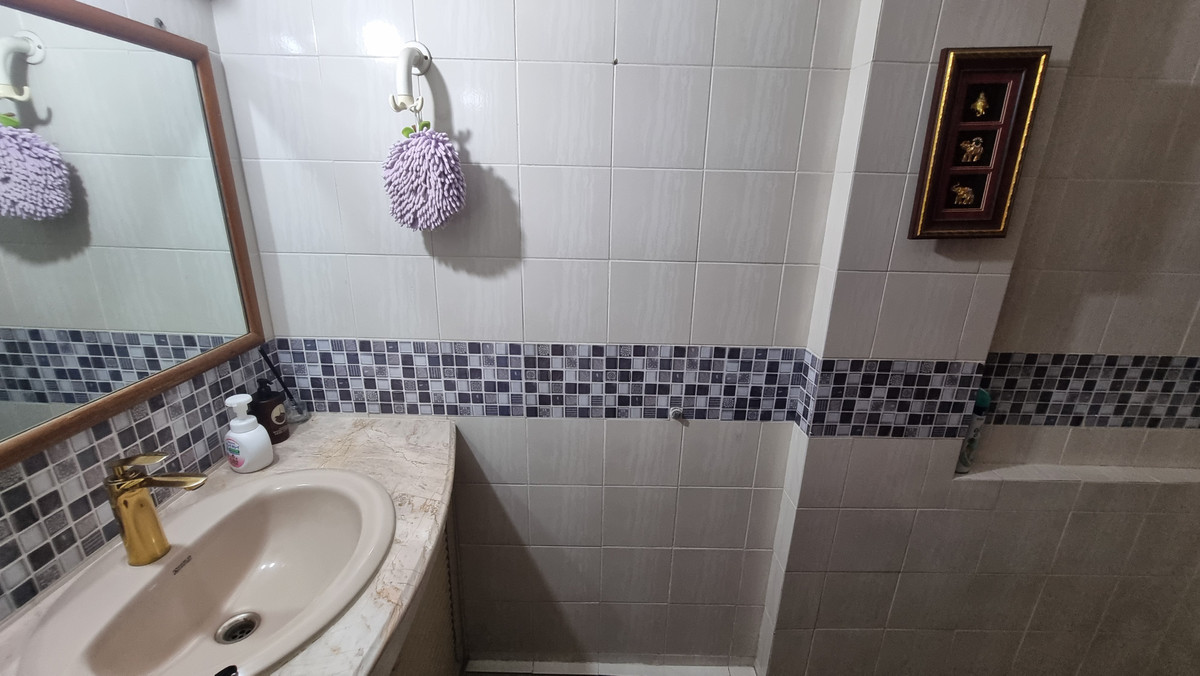 For RentTownhomeSukhumvit, Asoke, Thonglor : Townhouse for rent in Phrom Phong, suitable for living. Or make a home office of 500 sq m.