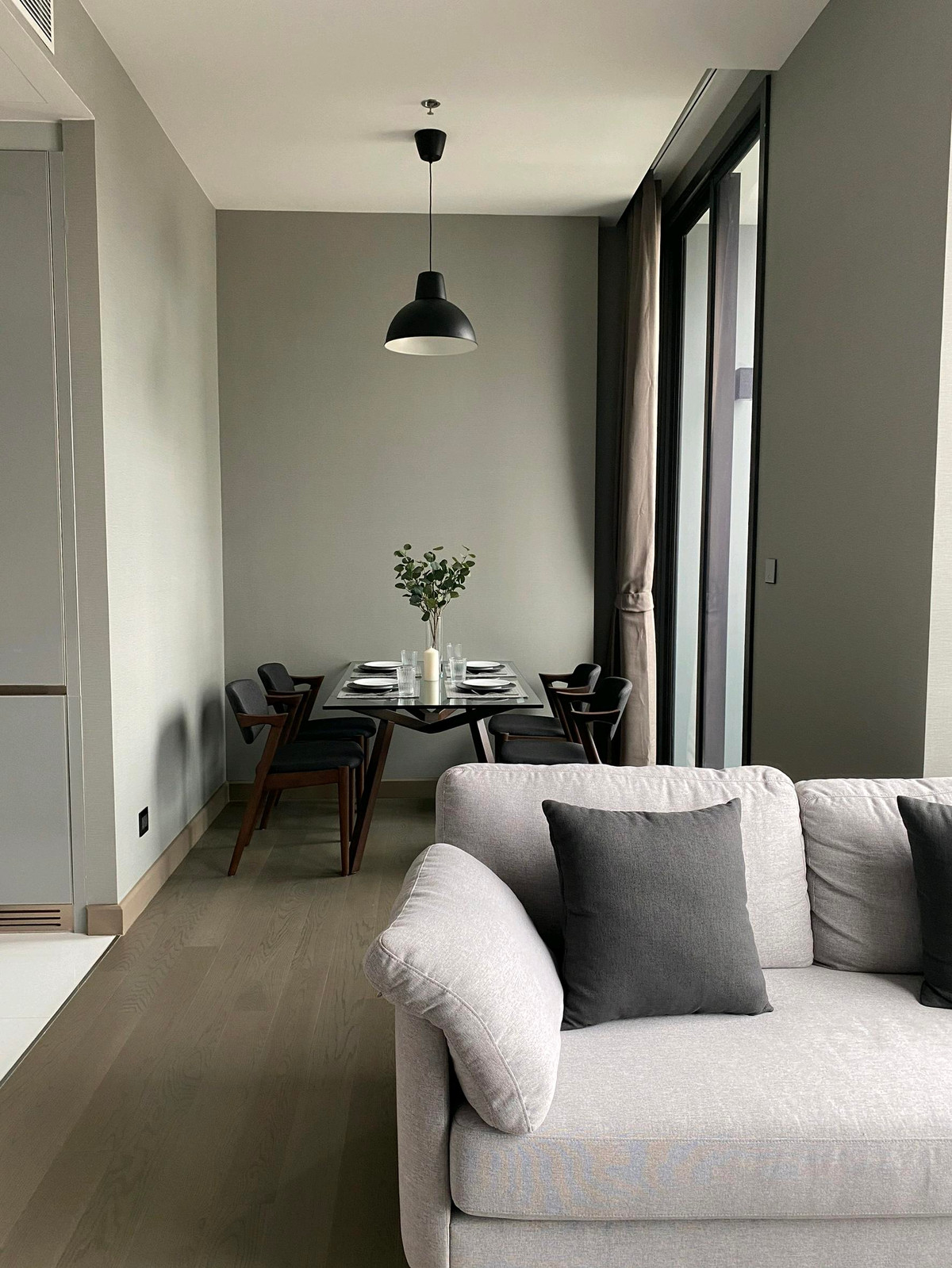 For RentCondoRama9, Petchburi, RCA : [For rent]🏢The Esse at Singha Complex price 40,000 baht/month ❗️Cheapest in the building❗️

1 bedroom, 1 bathroom
Size 48.72 sq m.
Floor 20+
Price 40,000 baht/month💵
⭕️Room ready to move in 21/4/26⭕️

Contact to make an appointment to view the room 