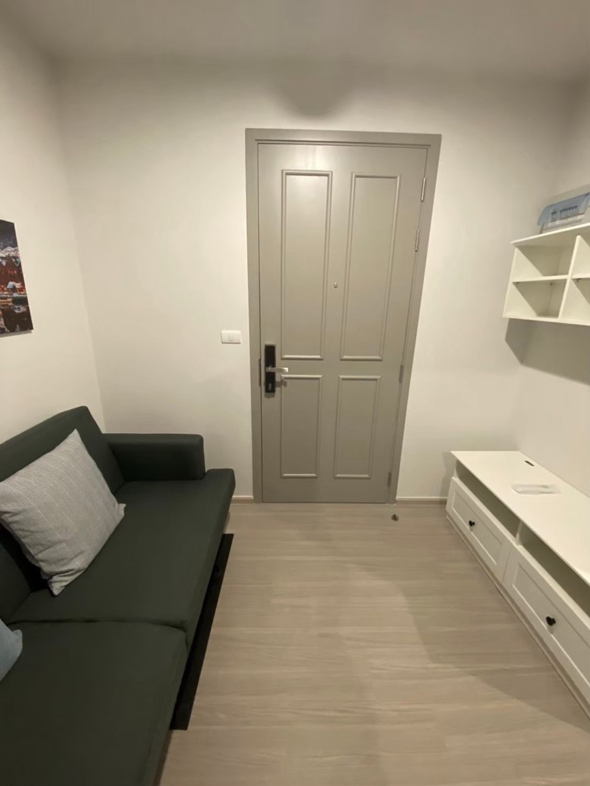 For RentCondoBang kae, Phetkasem : 🔥Guaranteed price, Building A at the front and has a TV. 
🥰If you're next to MRT Phasi Charoen and Seacon Bang Khae Department Store, you must come here.🥰