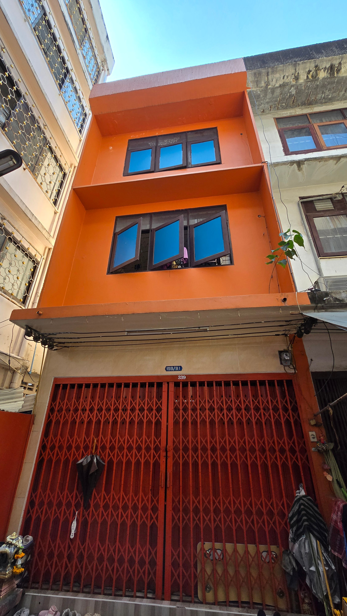 ขายอาคารพาณิชย์สาทร นราธิวาส : ขายถูกๆครับ ตึกแถว3ชั้น ซอย เจริญราษฎร์2แยก1 ทำเลดี ใจกลางเมือง