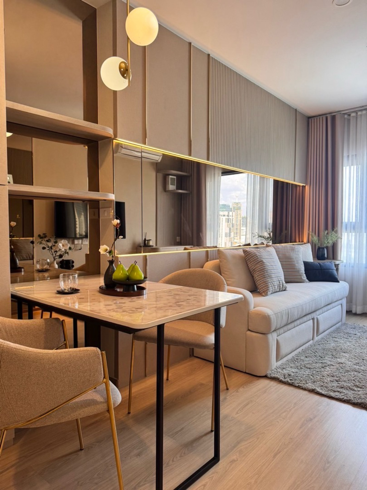 For RentCondoKhlongtoei, Kluaynamthai : for RENT : Life Rama4-asoke 1bed1bath, beautiful room, exactly as described, hurry and call 095-3905490