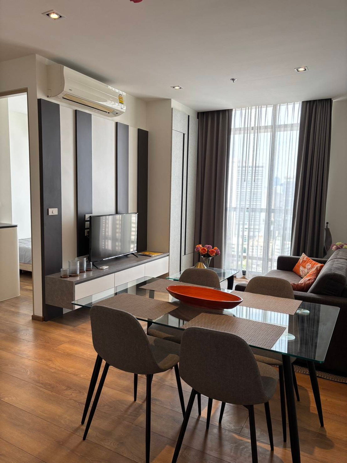 For RentCondoSukhumvit, Asoke, Thonglor : คอนโดมิเนียมหรูพร้อมอยู่ ใจกลางสุขุมวิท𝟐𝟒  ใกล้ BTS พร้อมพงษ์ และห้าง  𝐄𝐦𝐩𝐨𝐫𝐢𝐮𝐦, 𝐄𝐦𝐐𝐮𝐚𝐫𝐭𝐢𝐞𝐫, 𝐄𝐦𝐬𝐩𝐡𝐞𝐫𝐞