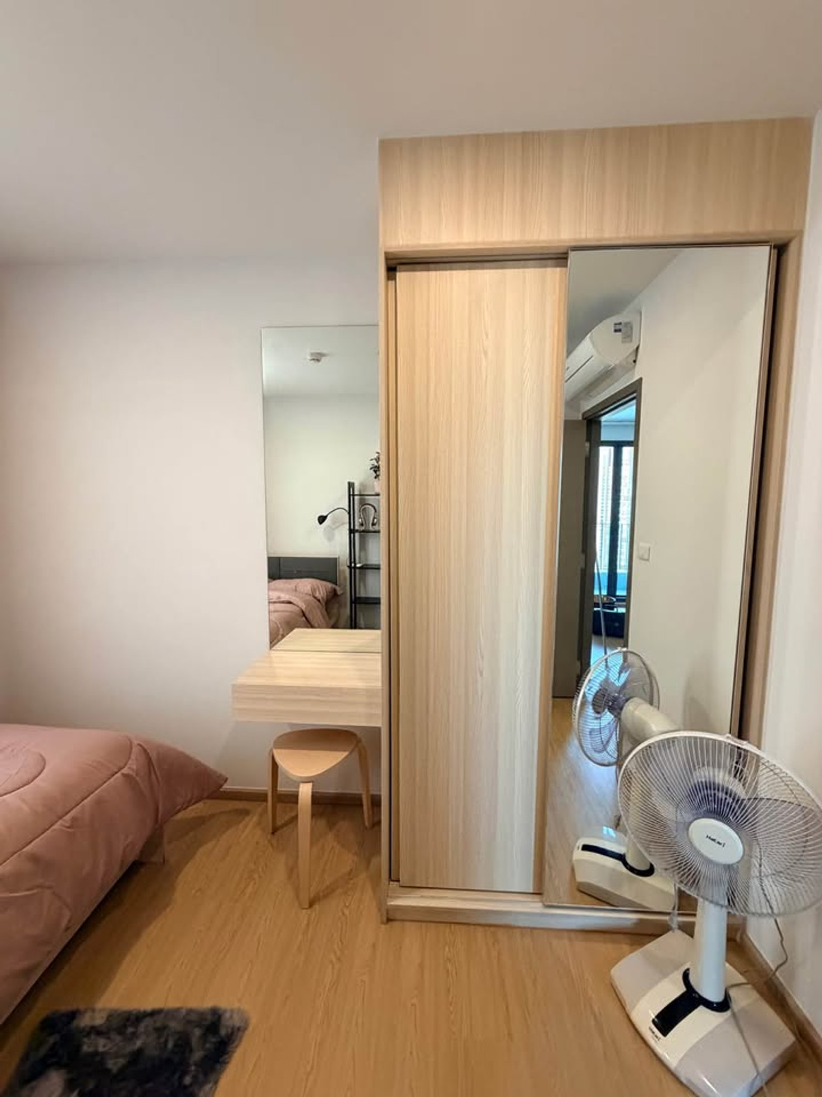 For RentCondoBangna, Bearing, Lasalle : Condo for Rent: Ideo O2 Near BTS Bang Na (approx. 300 meters)