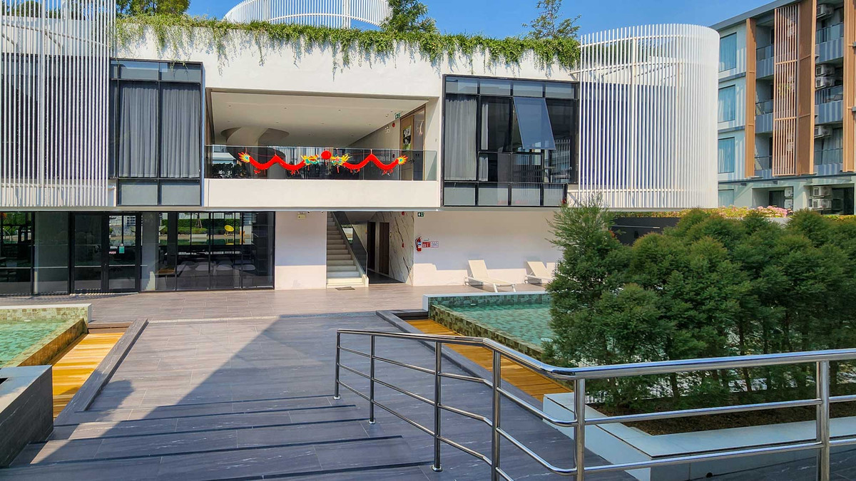 ให้เช่าคอนโดเชียงใหม่ : ยูนิตพิเศษ ขนาดใหญ่กว่าปกติ คอนโด 3 ห้องนอน ชั้นบนสุด วิวภูเขา ใกล้สนามบิน