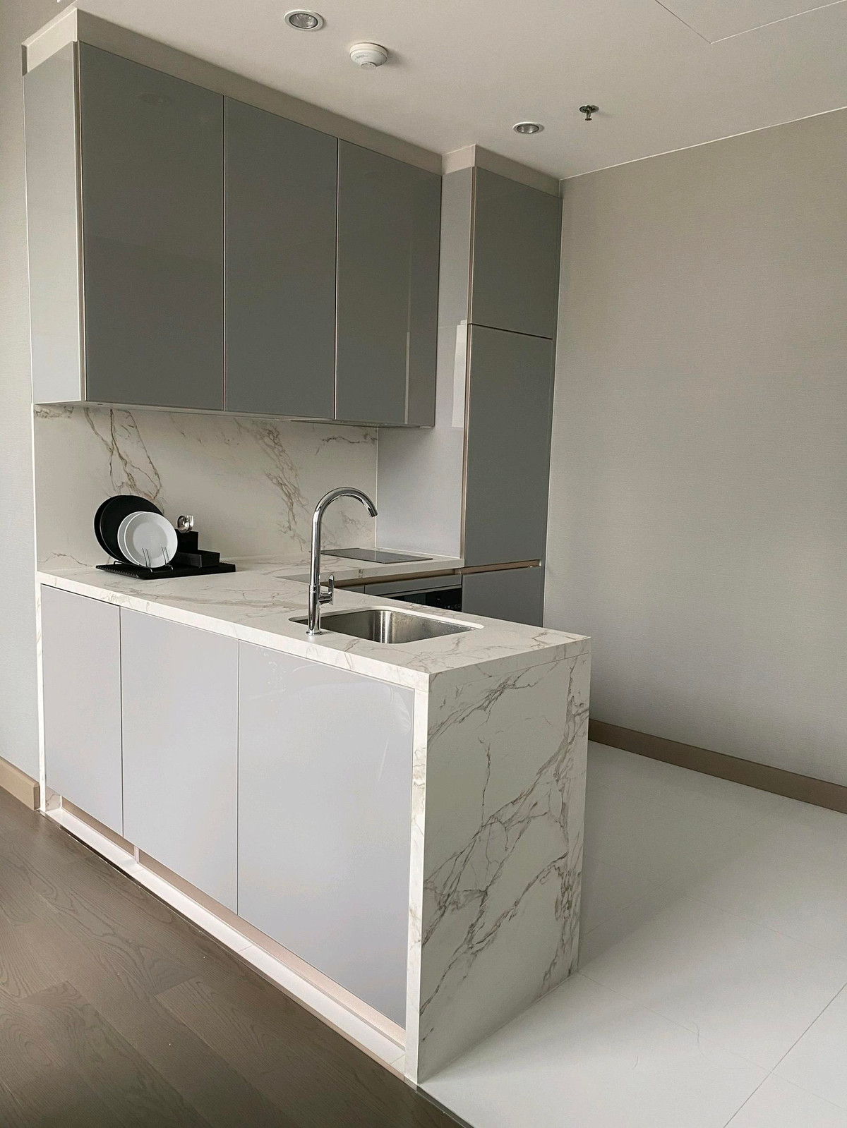 For RentCondoRama9, Petchburi, RCA : [For rent]🏢The Esse at Singha Complex price 40,000 baht/month ❗️Cheapest in the building❗️

1 bedroom, 1 bathroom
Size 48.72 sq m.
Floor 20+
Price 40,000 baht/month💵
⭕️Room ready to move in 21/4/26⭕️

Contact to make an appointment to view the room 