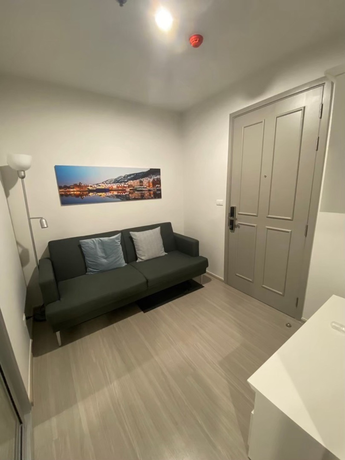 For RentCondoBang kae, Phetkasem : 🔥Guaranteed price, Building A at the front and has a TV. 
🥰If you're next to MRT Phasi Charoen and Seacon Bang Khae Department Store, you must come here.🥰