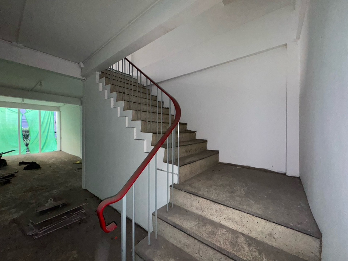 ให้เช่าอาคารพาณิชย์สุขุมวิท อโศก ทองหล่อ : ปล่อยเช่า อาคารพาณิชย์ 2 คูหา 3 ชั้น + ดาดฟ้า @ ซอยเอกมัย 12 สุขุมวิท 63 จอดรถได้ที่ DONKI TONGLOR