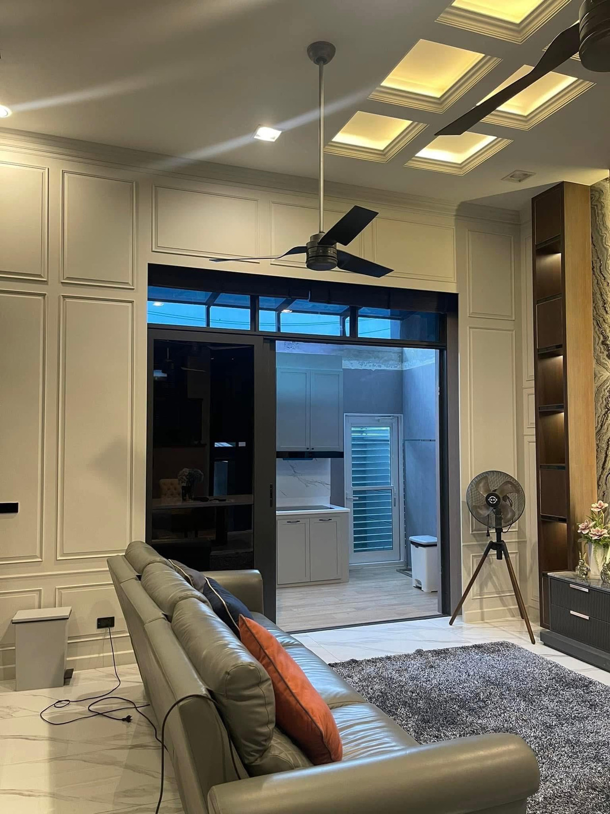 ให้เช่าบ้านสะพานควาย จตุจักร : #ให้เช่า ทาวน์โฮมหรู 3.5ชั้น The Eight (จตุจักร–รัชดา) Modern Luxury Style | Privacy Residence 📍ทำเลนี้เหมาะกับครอบครัวที่ต้องการบ้านใจกลางเมือง แต่ยังคงความเป็นส่วนตัวสูง ใกล้ BTS–MRT สถานีเซ็นทรัลลาดพร้าว