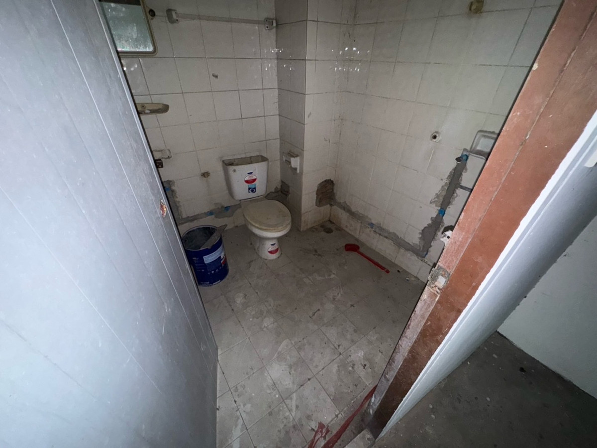 ให้เช่าอาคารพาณิชย์สุขุมวิท อโศก ทองหล่อ : ปล่อยเช่า อาคารพาณิชย์ 2 คูหา 3 ชั้น + ดาดฟ้า @ ซอยเอกมัย 12 สุขุมวิท 63 จอดรถได้ที่ DONKI TONGLOR