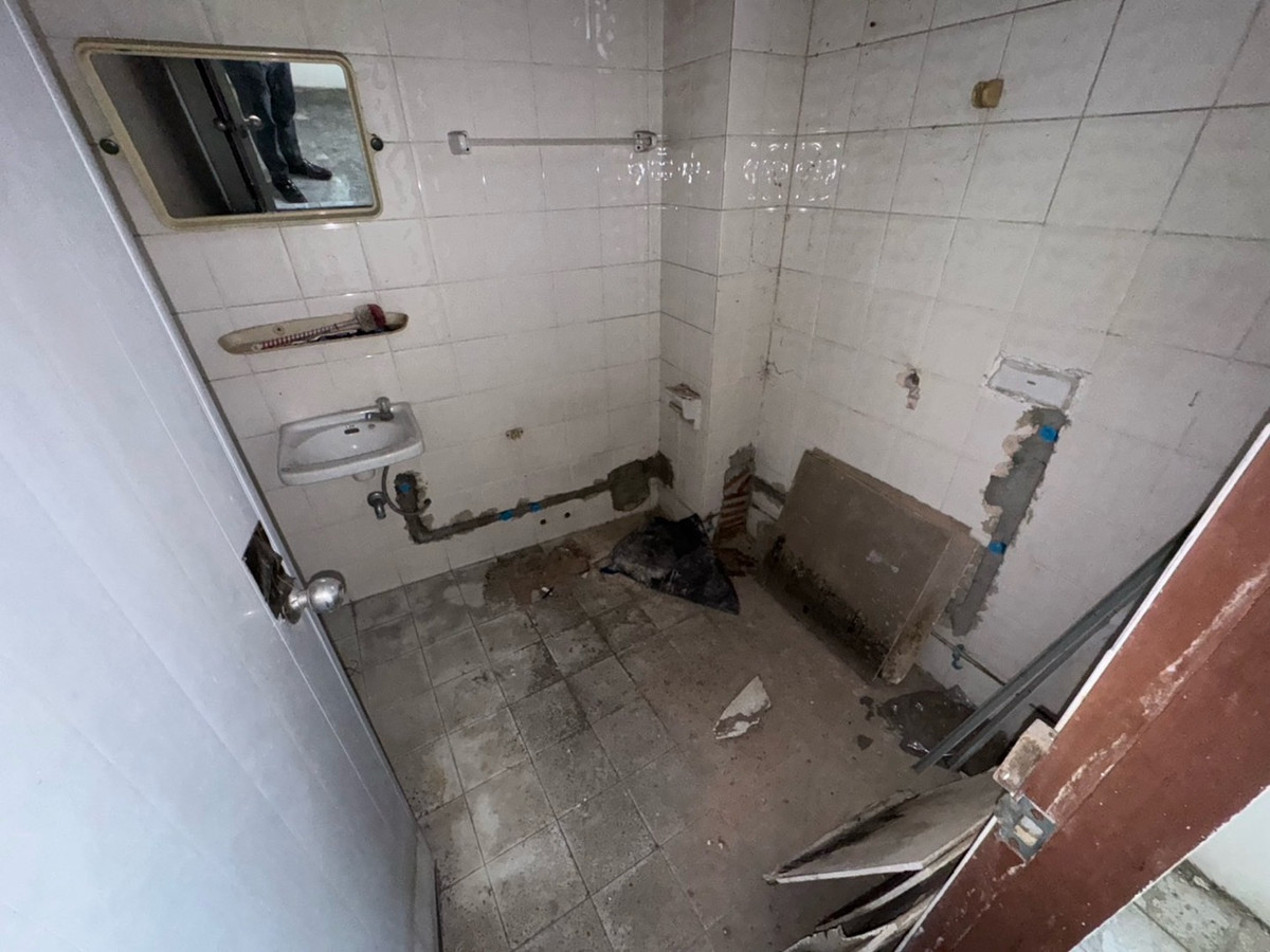 ให้เช่าอาคารพาณิชย์สุขุมวิท อโศก ทองหล่อ : ปล่อยเช่า อาคารพาณิชย์ 2 คูหา 3 ชั้น + ดาดฟ้า @ ซอยเอกมัย 12 สุขุมวิท 63 จอดรถได้ที่ DONKI TONGLOR