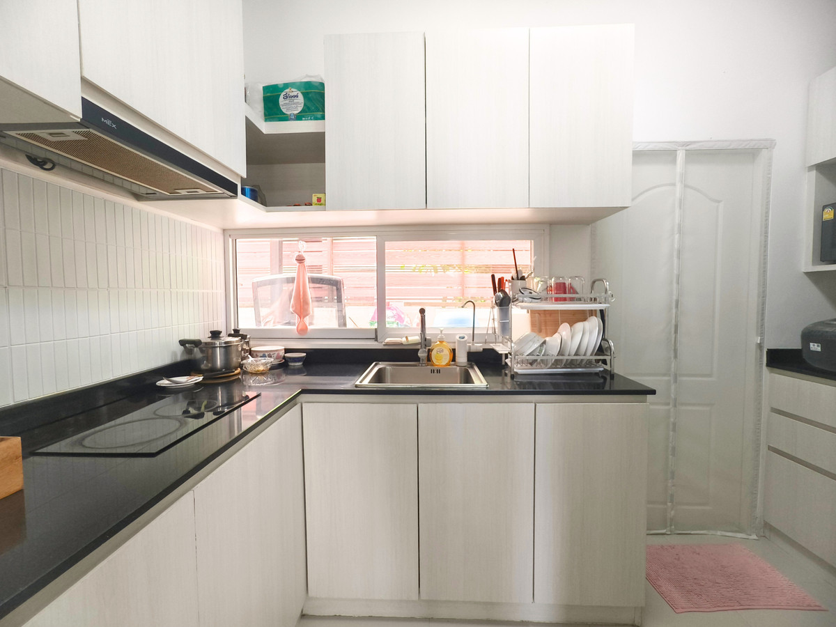 ขายบ้านมีนบุรี-ร่มเกล้า : ขาย บ้านเดี่ยว Parkway Aliv รามคำแหง (ปาร์คเวย์ชาเล่ต์ เฟสใหม่) ติดรถไฟฟ้า 3 ห้องนอน 3 ห้องน้ำ บ้านสวยไม่ต้องซ่อม พร้อมตกแต่ง