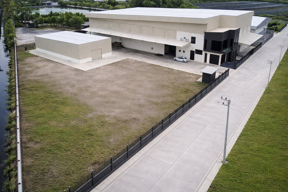 For RentFactoryMahachai Samut Sakhon : Warehouse/office for rent Khlong Maduea Subdistrict, Krathum Baen District, Samut Sakhon, area 2,750 sq m.