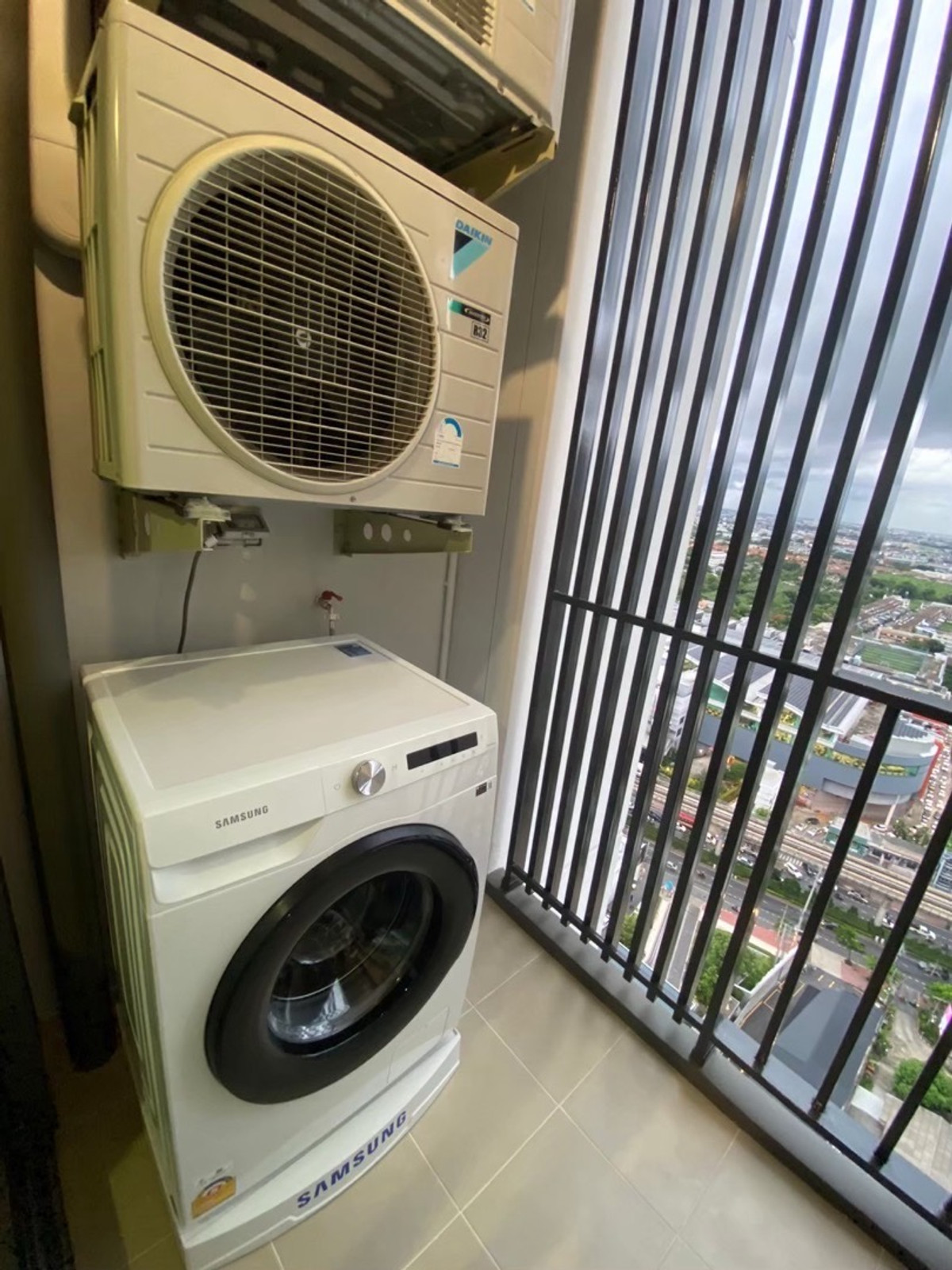 For RentCondoBang kae, Phetkasem : 🔥Guaranteed price, Building A at the front and has a TV. 
🥰If you're next to MRT Phasi Charoen and Seacon Bang Khae Department Store, you must come here.🥰