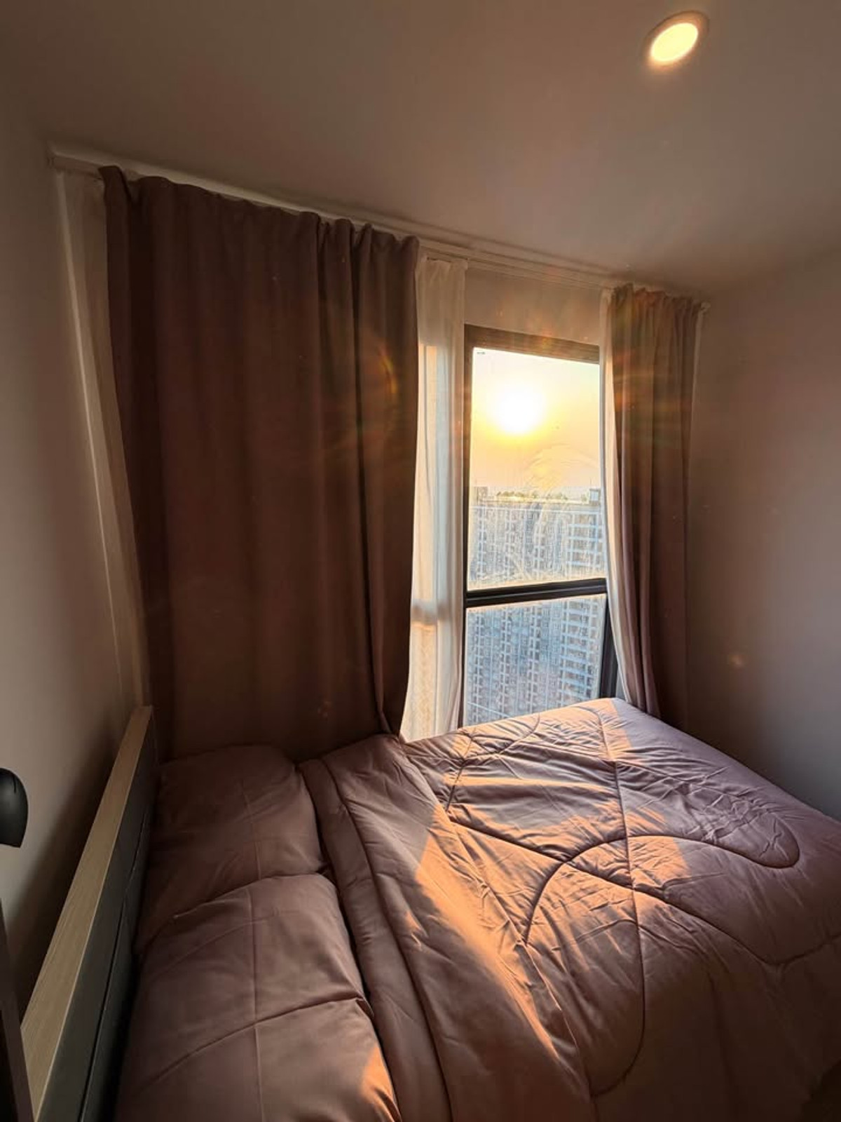 For RentCondoBangna, Bearing, Lasalle : Condo for Rent: Ideo O2 Near BTS Bang Na (approx. 300 meters)