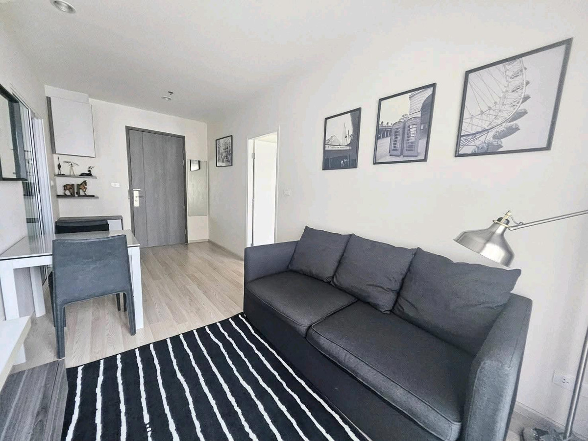 For RentCondoRatchadapisek, Huaikwang, Suttisan : 🍃 Big room, Rare Item, MRT Huai Khwang location, walk only 150 m.