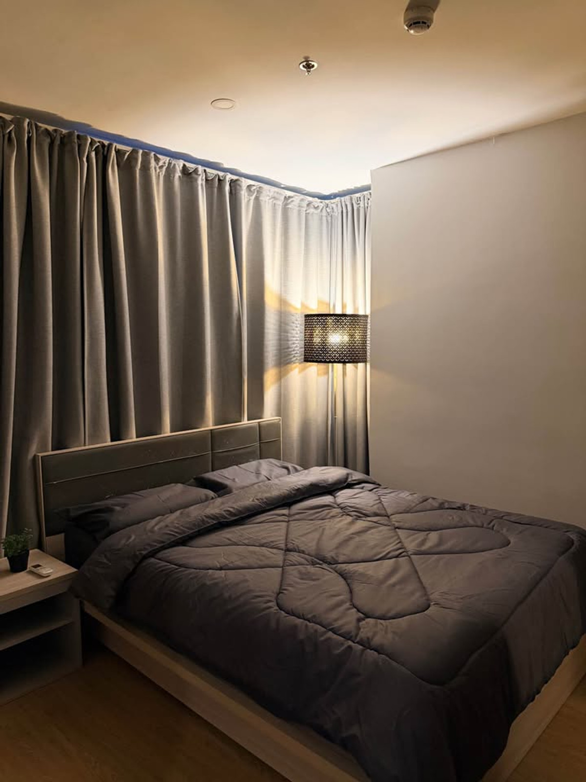 For RentCondoBangna, Bearing, Lasalle : Condo for Rent: Ideo O2 Near BTS Bang Na (approx. 300 meters)