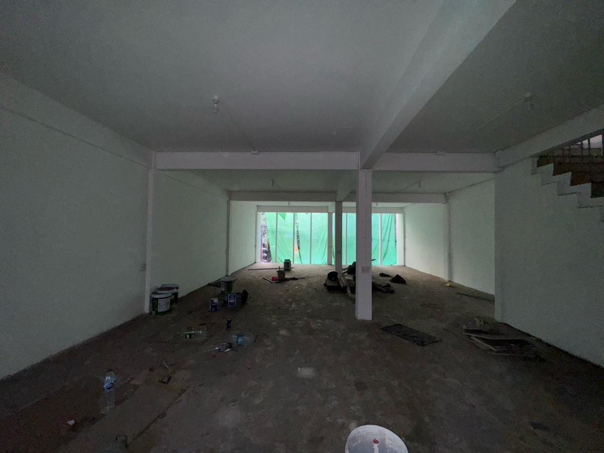 ให้เช่าอาคารพาณิชย์สุขุมวิท อโศก ทองหล่อ : ปล่อยเช่า อาคารพาณิชย์ 2 คูหา 3 ชั้น + ดาดฟ้า @ ซอยเอกมัย 12 สุขุมวิท 63 จอดรถได้ที่ DONKI TONGLOR