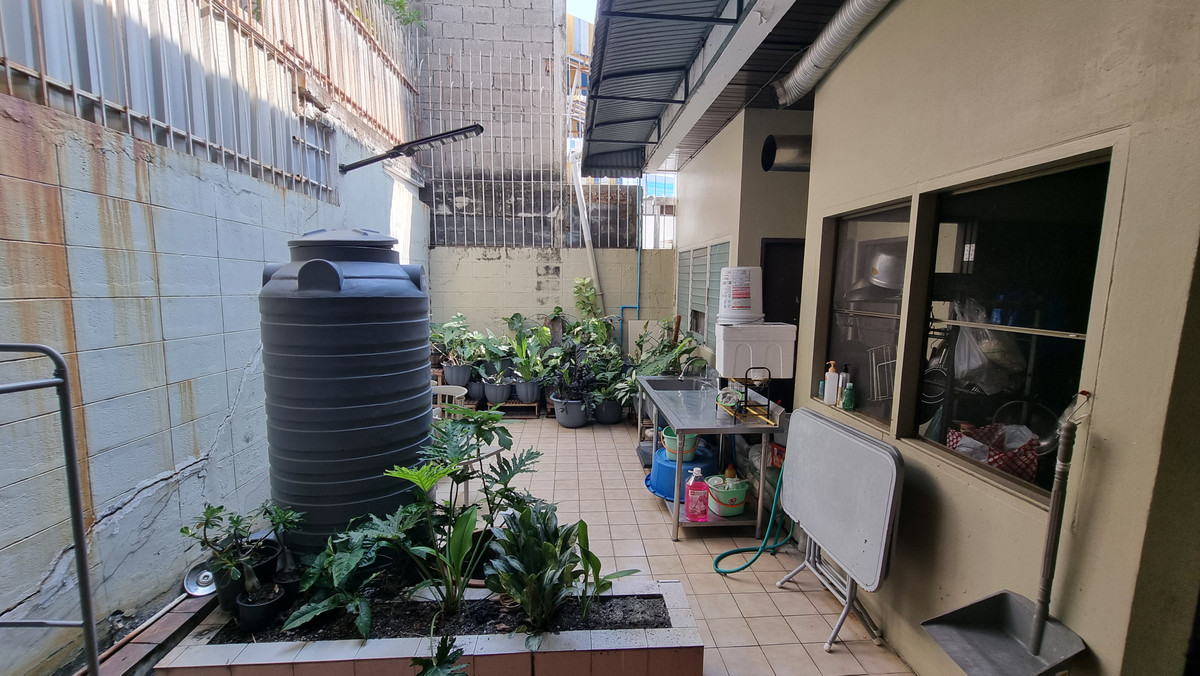For RentTownhomeSukhumvit, Asoke, Thonglor : Townhouse for rent in Phrom Phong, suitable for living. Or make a home office of 500 sq m.