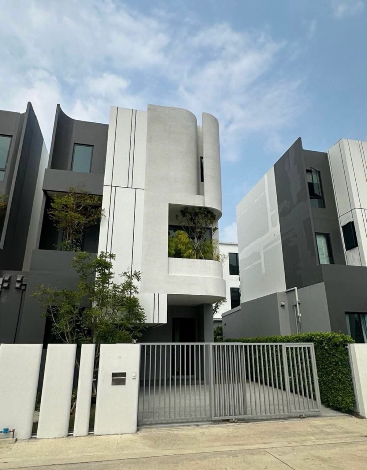 For RentHouseLadkrabang, Suwannaphum Airport : For rent, 3-story detached house, Altitude Forest Onnut - Latkrabang (Altitude Forest On Nut - Latkrabang)