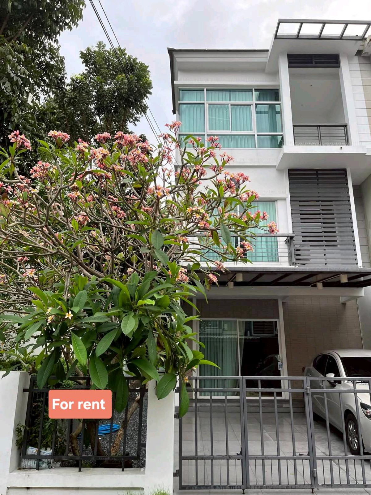ให้เช่าทาวน์โฮมลาดกระบัง สุวรรณภูมิ : 🔥🔥 Townhome for Rent The Metro Rama 9 🔥🔥