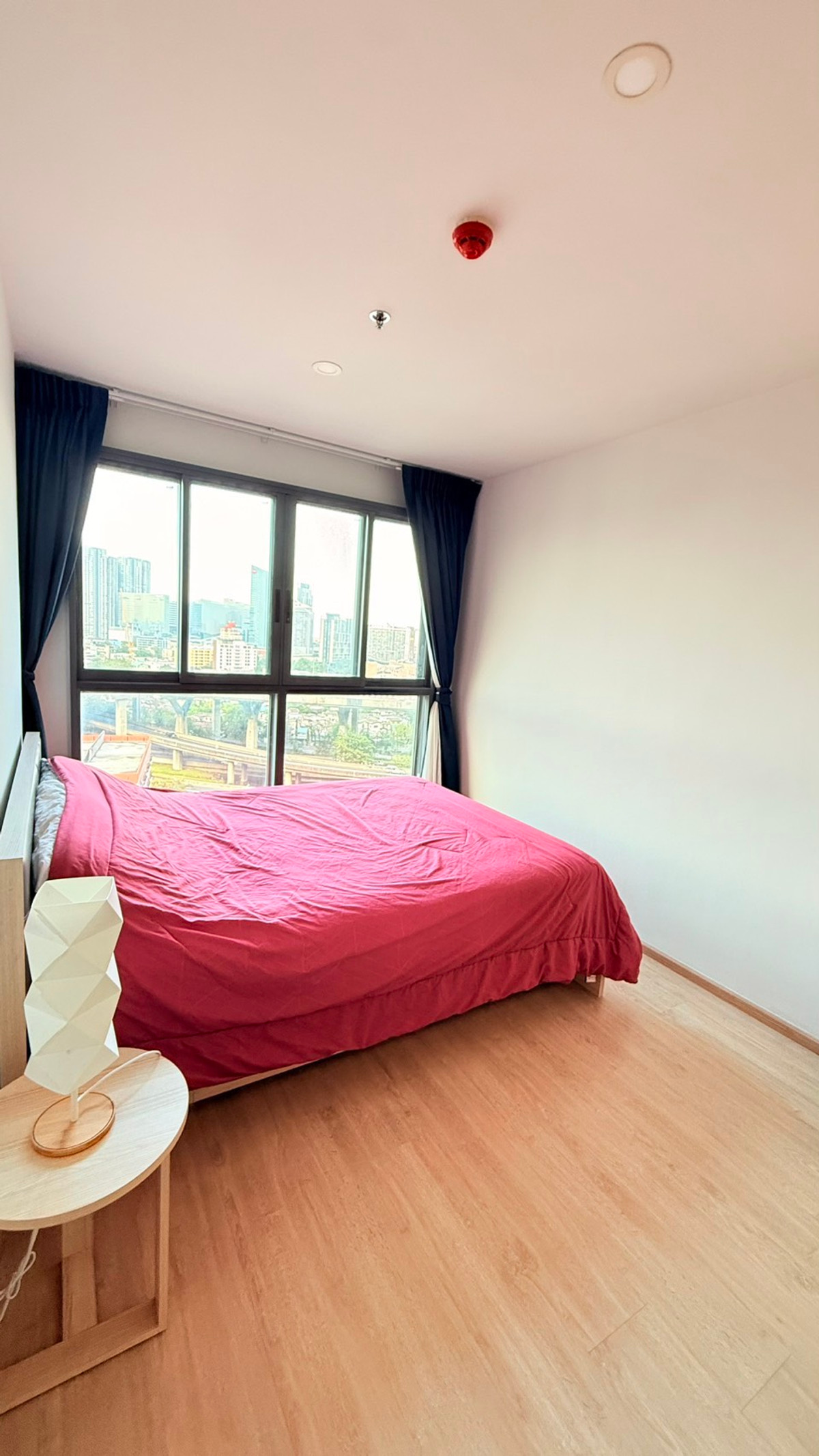 For RentCondoBangna, Bearing, Lasalle : Condo for Rent: Ideo O2 Near BTS Bang Na (approx. 300 meters)