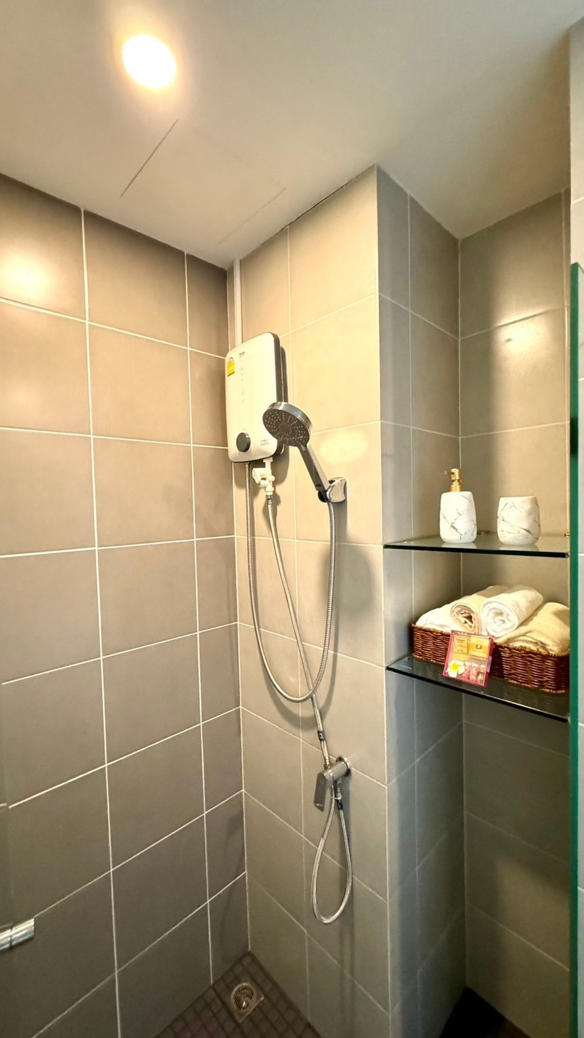 For RentCondoBangna, Bearing, Lasalle : Condo for Rent: Ideo O2 Near BTS Bang Na (approx. 300 meters)