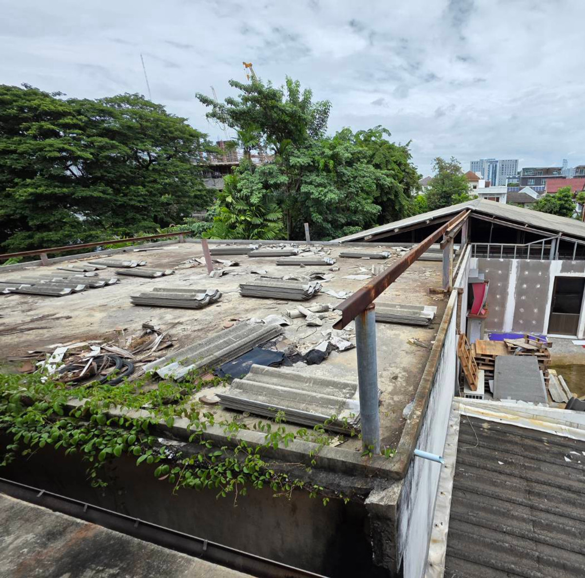 ขายโฮมออฟฟิศอ่อนนุช อุดมสุข : ขายที่ดินพร้อมอาคารสำนักงาน 4ชั้น 220ตร.ว  ซอยสุขุมวิท64  ติดถนนคอนกรีตกว้าง ที่สวยแปลงหน้ากว้าง ไฟฟ้า 3เฟส พร้อมใบอนุญาติโรงงาน ดำเนินธุรกิจต่อได้เลย เดินทางสะดวก ใก้ลBTSปุณณวิถี ทางด่วน  ทรูดิจิตอลพาร์ค 