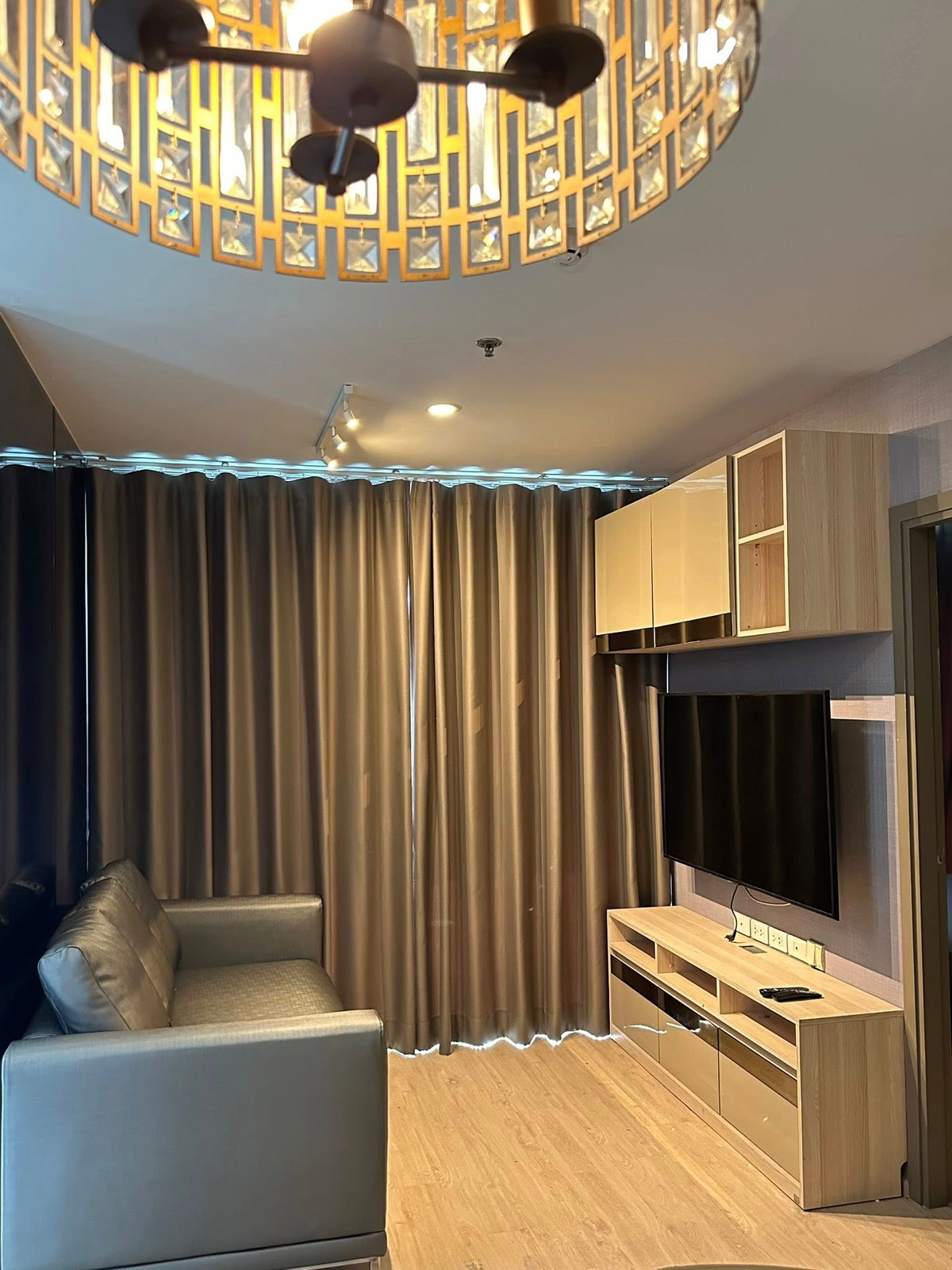 ให้เช่าคอนโดบางนา แบริ่ง ลาซาล : Condo for Rent: Ideo O2 Near BTS Bang Na (approx. 300 meters)