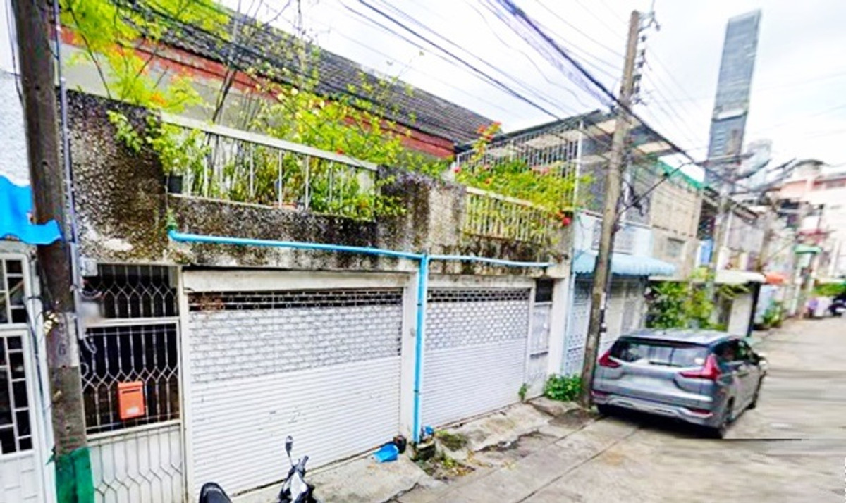 For RentTownhomeWitthayu, Chidlom, Langsuan, Ploenchit : near BTS Surasak 700m. Two story townhouse 1-2unit 3-6bed 2bath 17sq.wa. 1272sq.m. St Louis Hospital