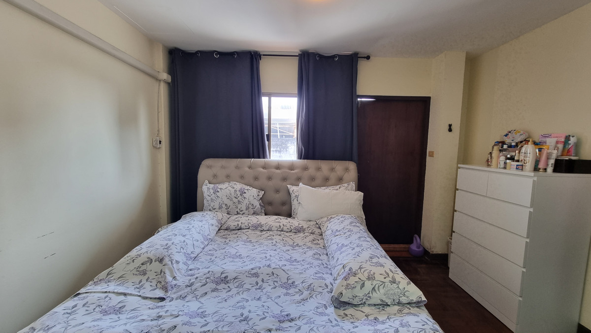 For RentTownhomeSukhumvit, Asoke, Thonglor : Townhouse for rent in Phrom Phong, suitable for living. Or make a home office of 500 sq m.