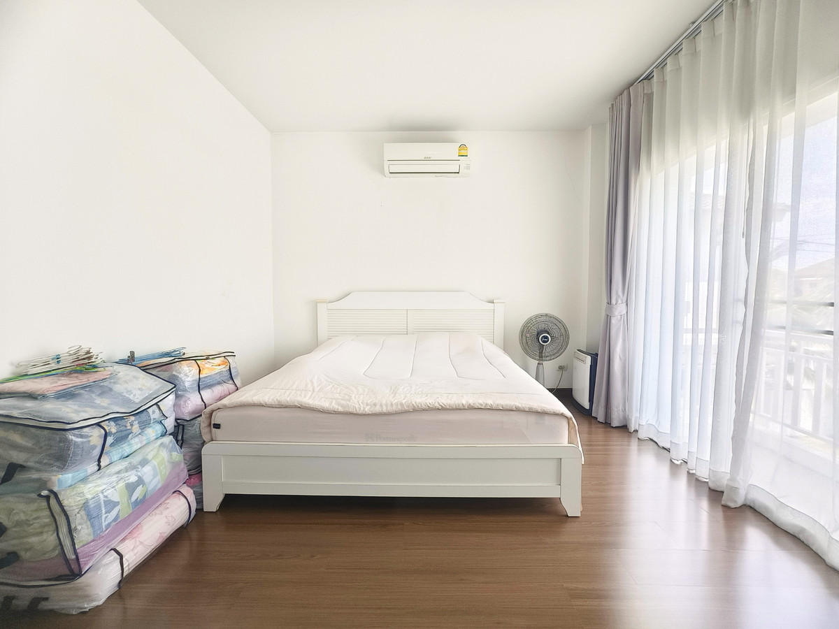 ขายบ้านมีนบุรี-ร่มเกล้า : ขาย บ้านเดี่ยว Parkway Aliv รามคำแหง (ปาร์คเวย์ชาเล่ต์ เฟสใหม่) ติดรถไฟฟ้า 3 ห้องนอน 3 ห้องน้ำ บ้านสวยไม่ต้องซ่อม พร้อมตกแต่ง