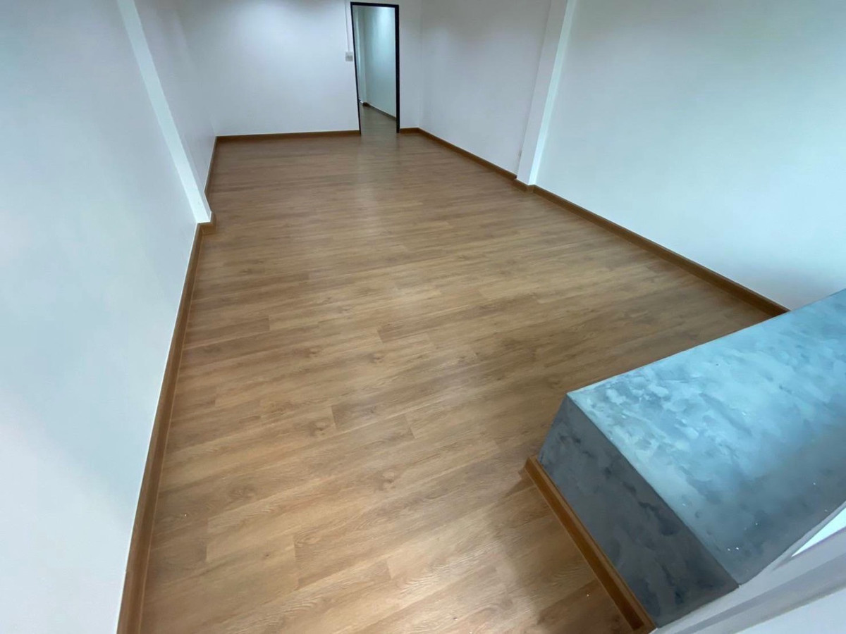 ให้เช่าอาคารพาณิชย์พัฒนาการ ศรีนครินทร์ : ให้เช่าอาคารพาณิชย์ 4 ชั้น ซอยพัฒนาการ 61 ทำเลชุมชน เหมาะทำธุรกิจ