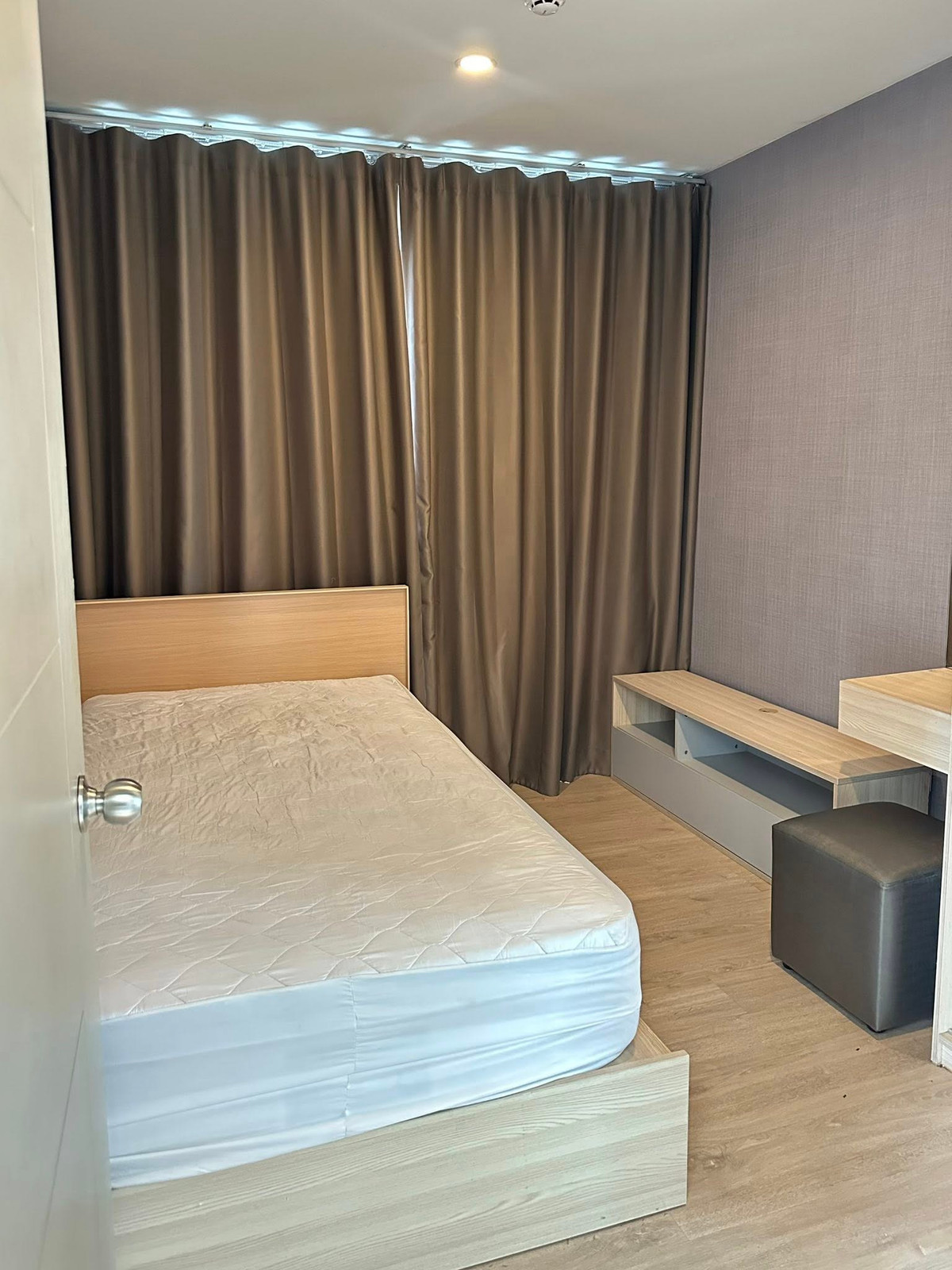 For RentCondoBangna, Bearing, Lasalle : Condo for Rent: Ideo O2 Near BTS Bang Na (approx. 300 meters)