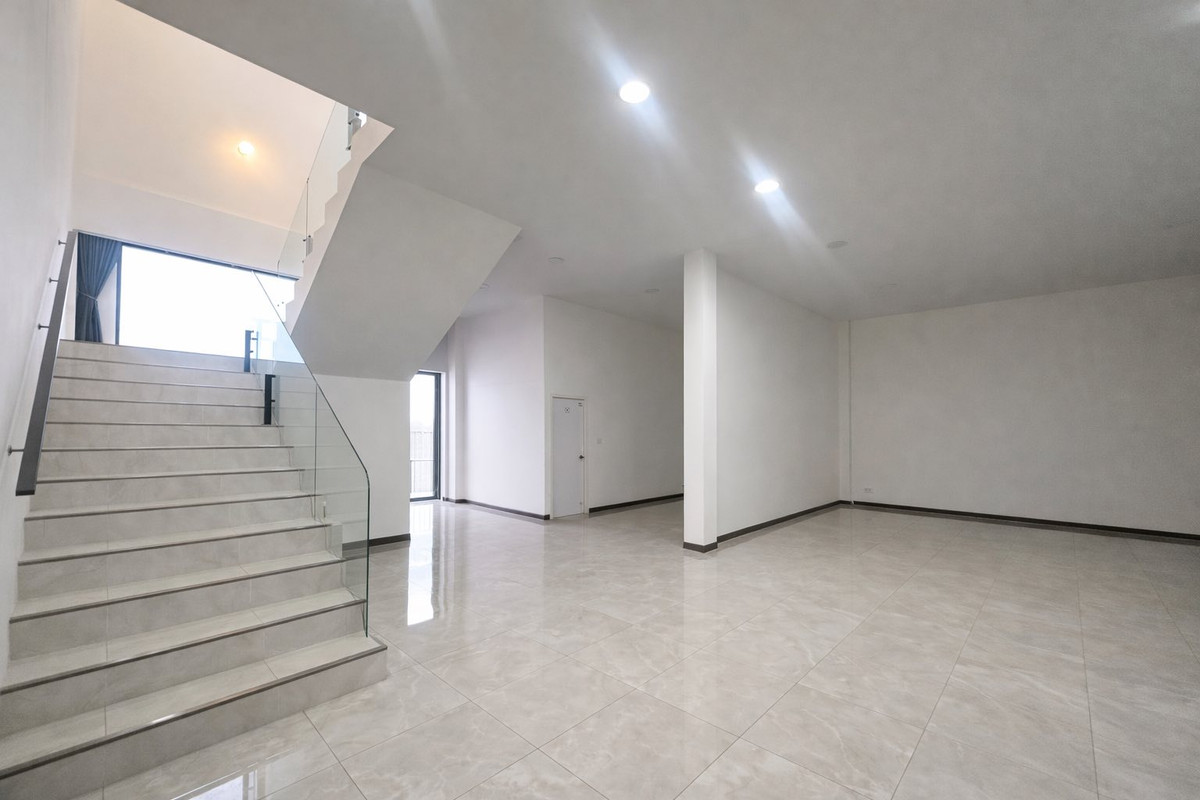 For RentFactoryMahachai Samut Sakhon : Warehouse/office for rent Khlong Maduea Subdistrict, Krathum Baen District, Samut Sakhon, area 2,750 sq m.