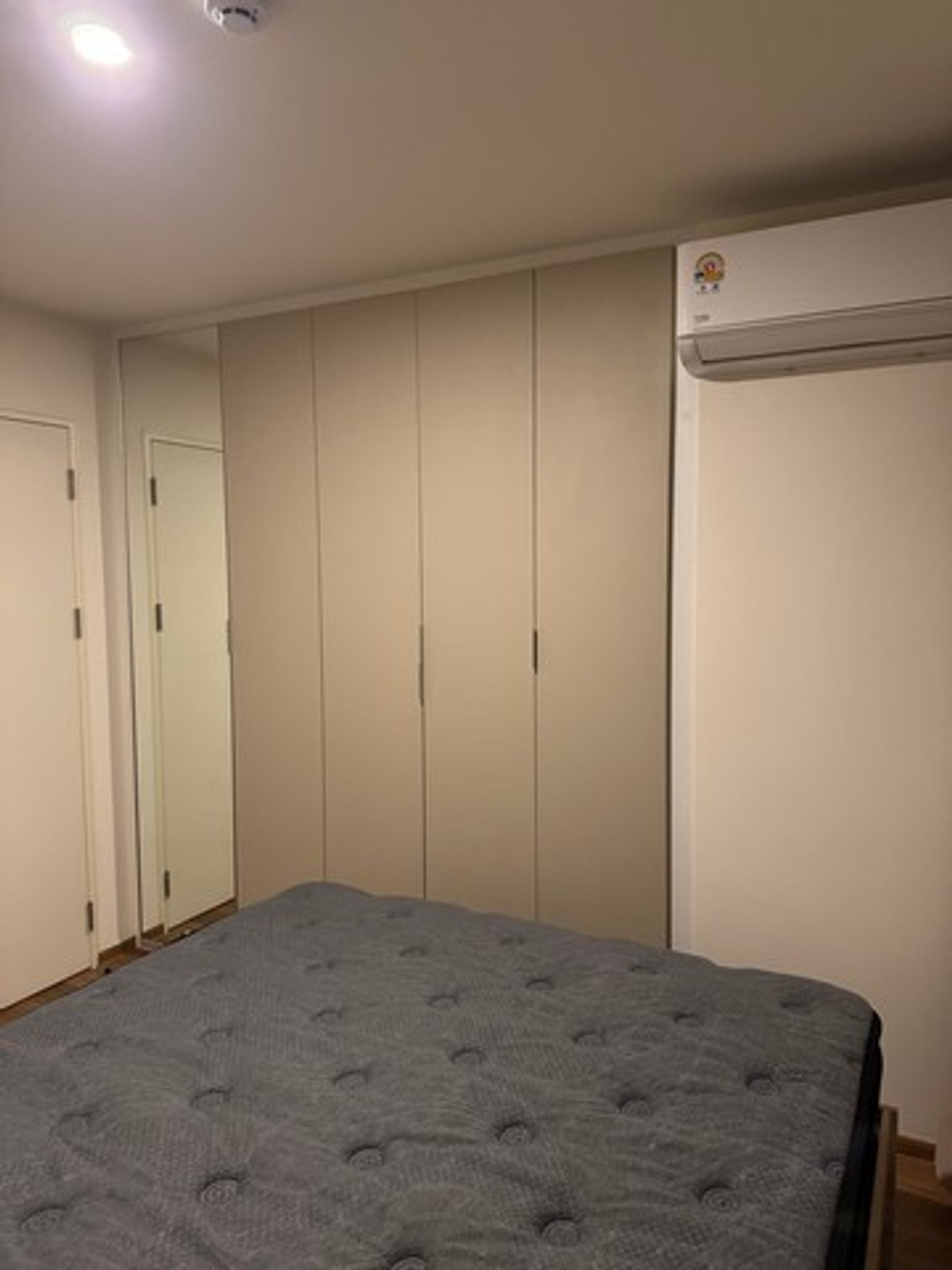 For RentCondoEakachai, Bang Bon : Condo for rent Lumpini Ekkachai 48, size 1 bedroom, 34 sq m, fully furnished. There is a washing machine.