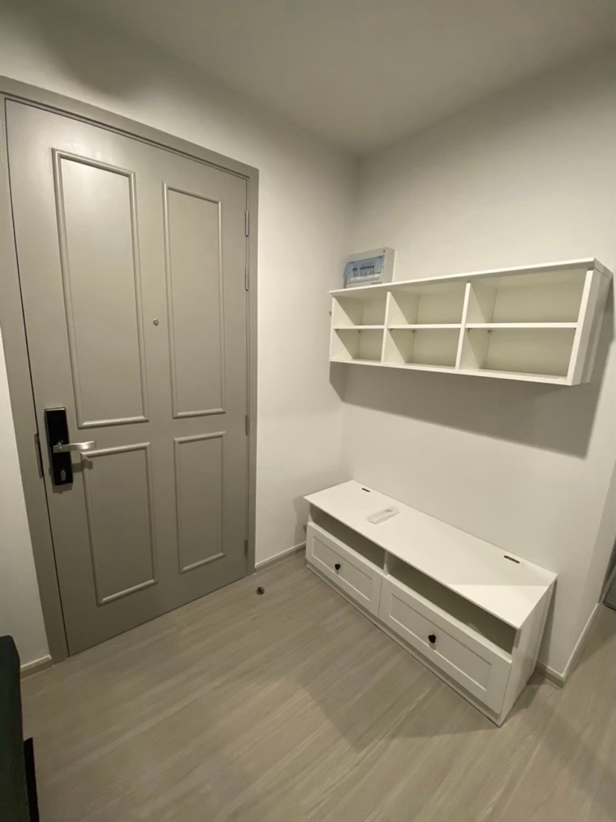 For RentCondoBang kae, Phetkasem : 🔥Guaranteed price, Building A at the front and has a TV. 
🥰If you're next to MRT Phasi Charoen and Seacon Bang Khae Department Store, you must come here.🥰