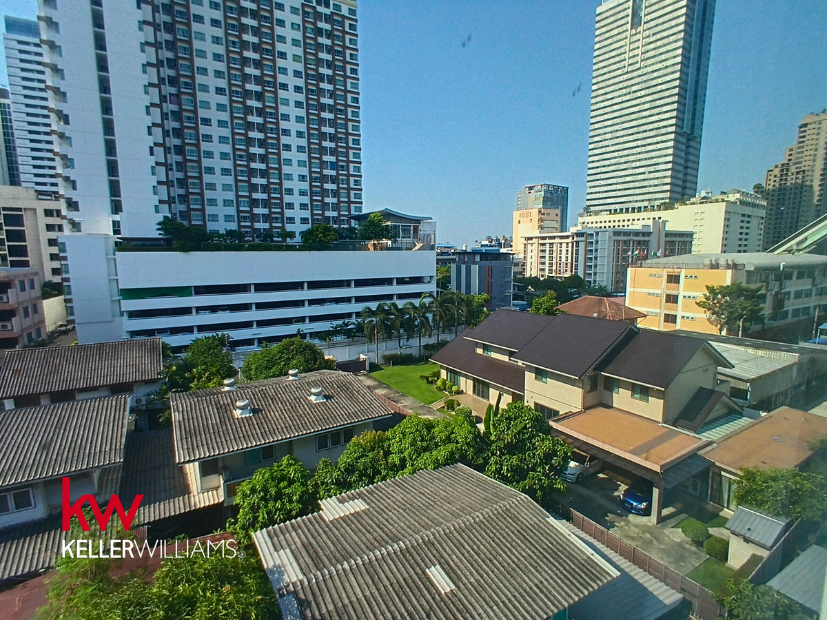 For SaleCondoWongwianyai, Charoennakor : 🏙️ [FOR SALE] Prime 1BR Condo @ Tourmaline Gold Sathorn - Taksin | Near ICONSIAM & BTS