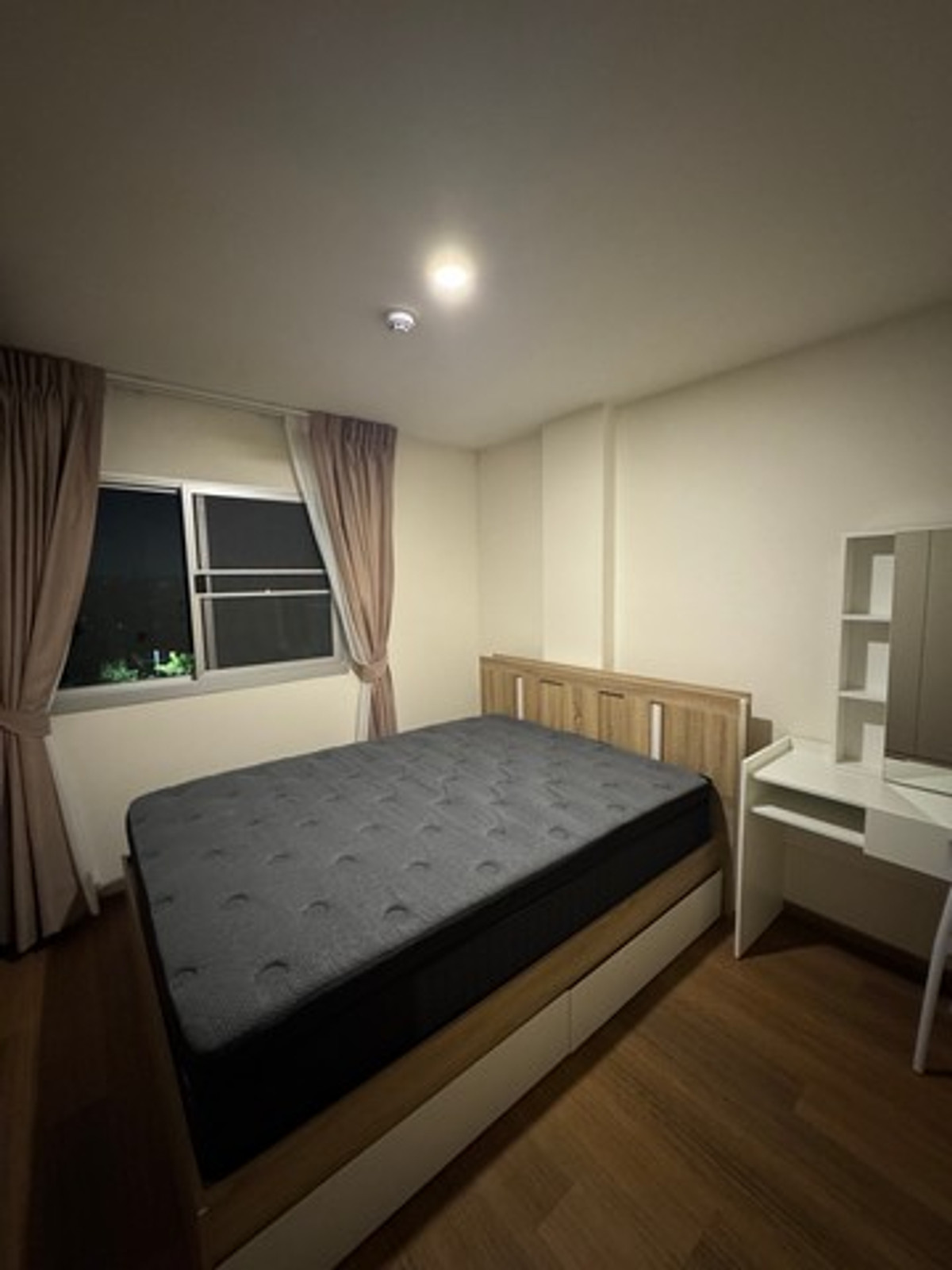 For RentCondoEakachai, Bang Bon : Condo for rent Lumpini Ekkachai 48, size 1 bedroom, 34 sq m, fully furnished. There is a washing machine.