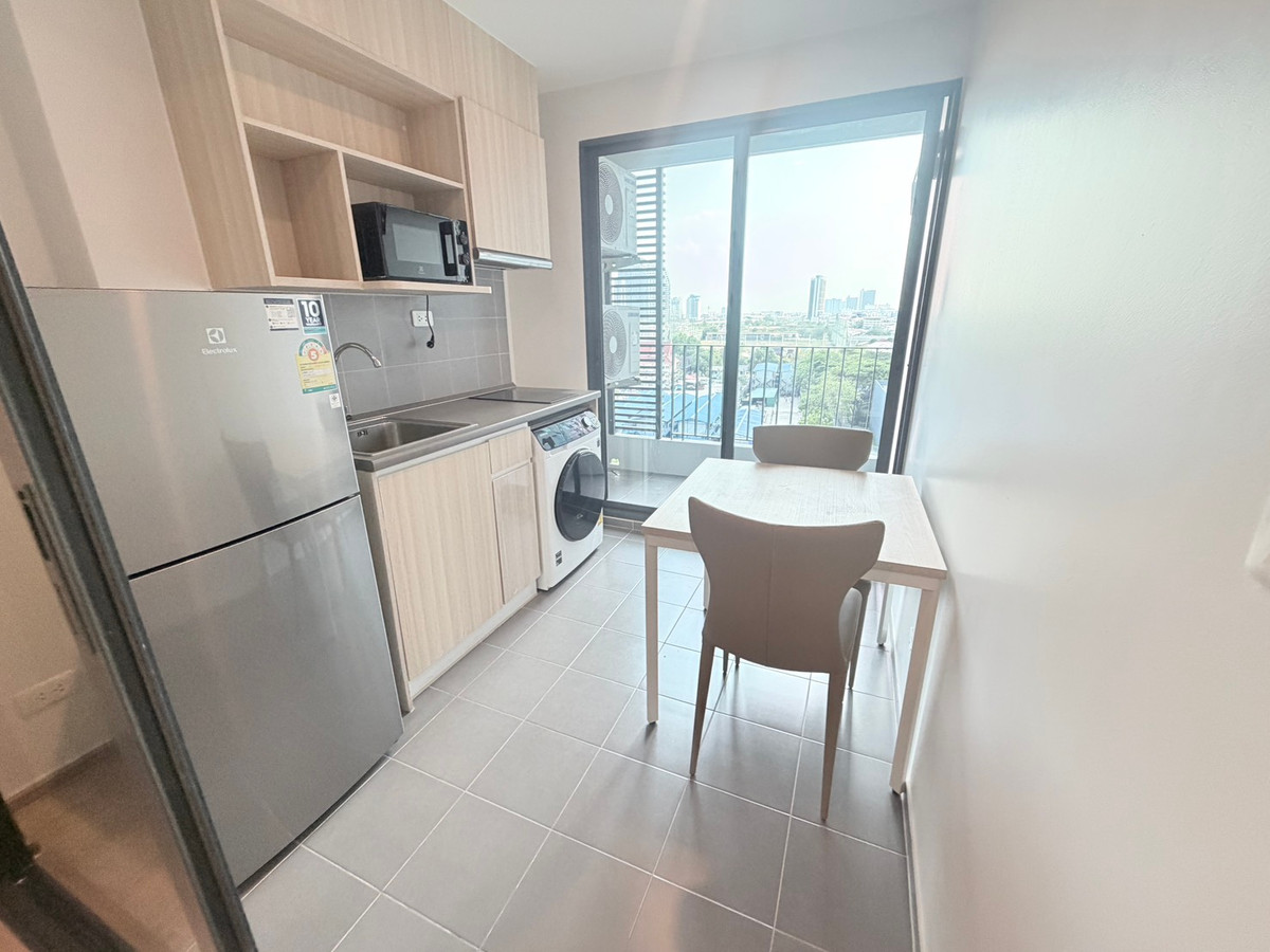 For RentCondoBangna, Bearing, Lasalle : Condo for Rent: Ideo O2 Near BTS Bang Na (approx. 300 meters)