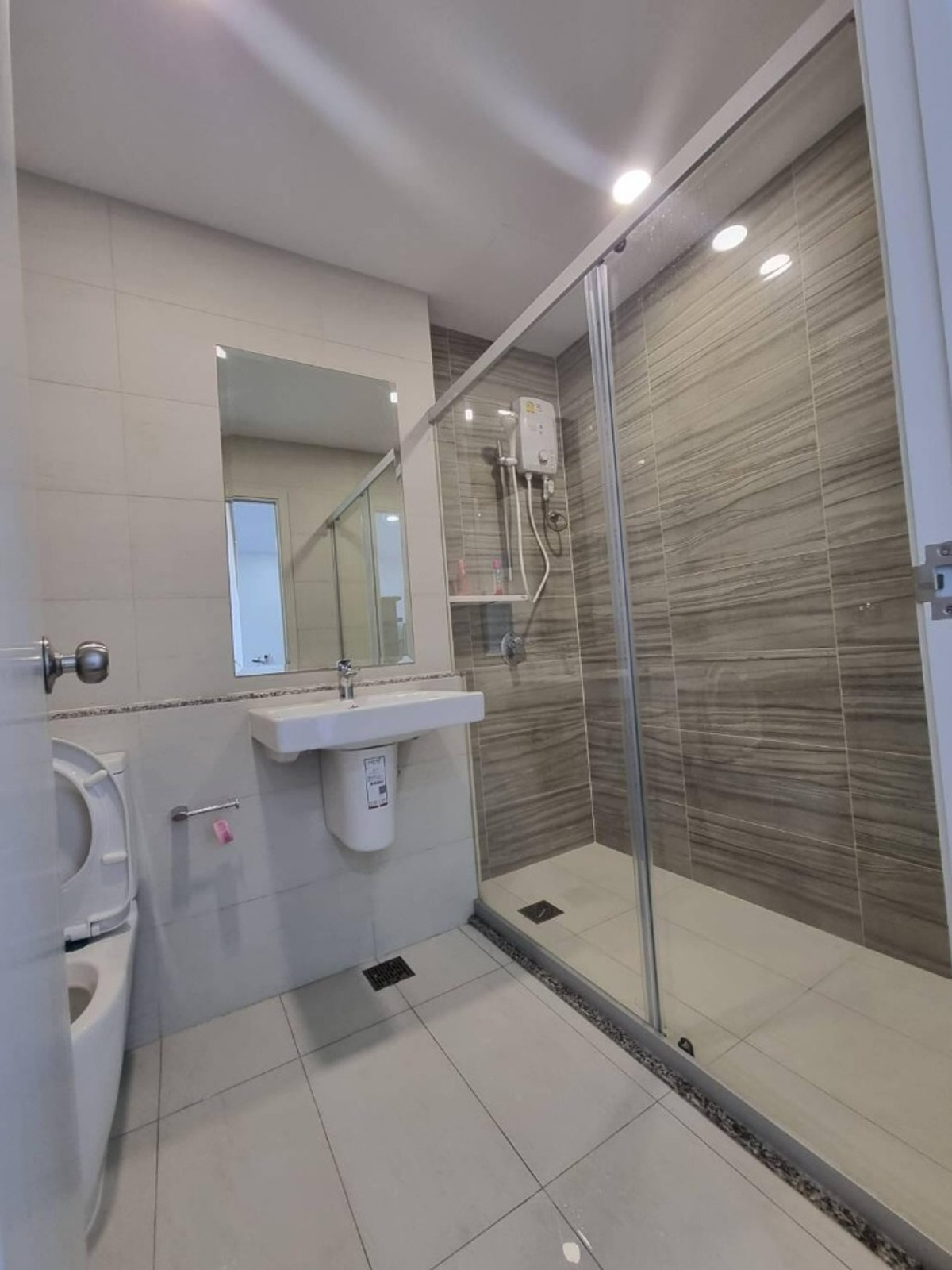 ให้เช่าคอนโดรามคำแหง หัวหมาก : ✅ SVR273 ✅ Line : @p2nproperty