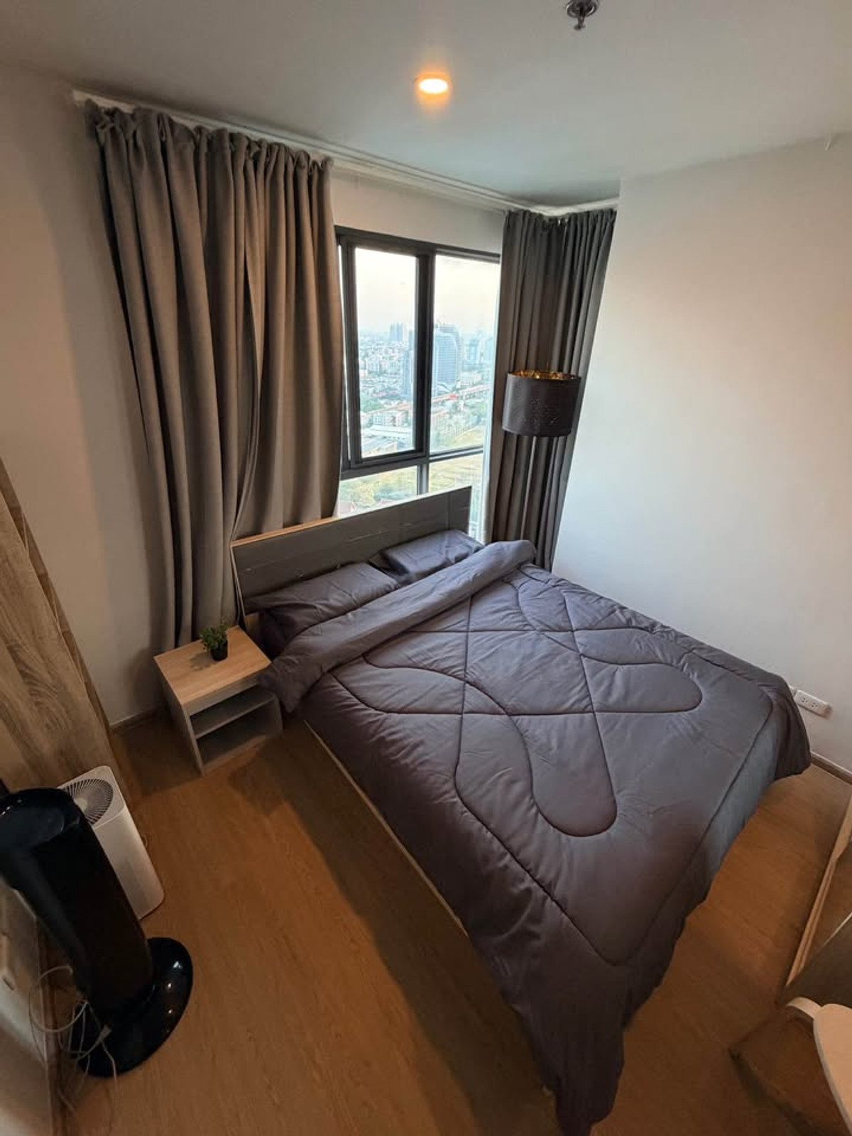 For RentCondoBangna, Bearing, Lasalle : Condo for Rent: Ideo O2 Near BTS Bang Na (approx. 300 meters)