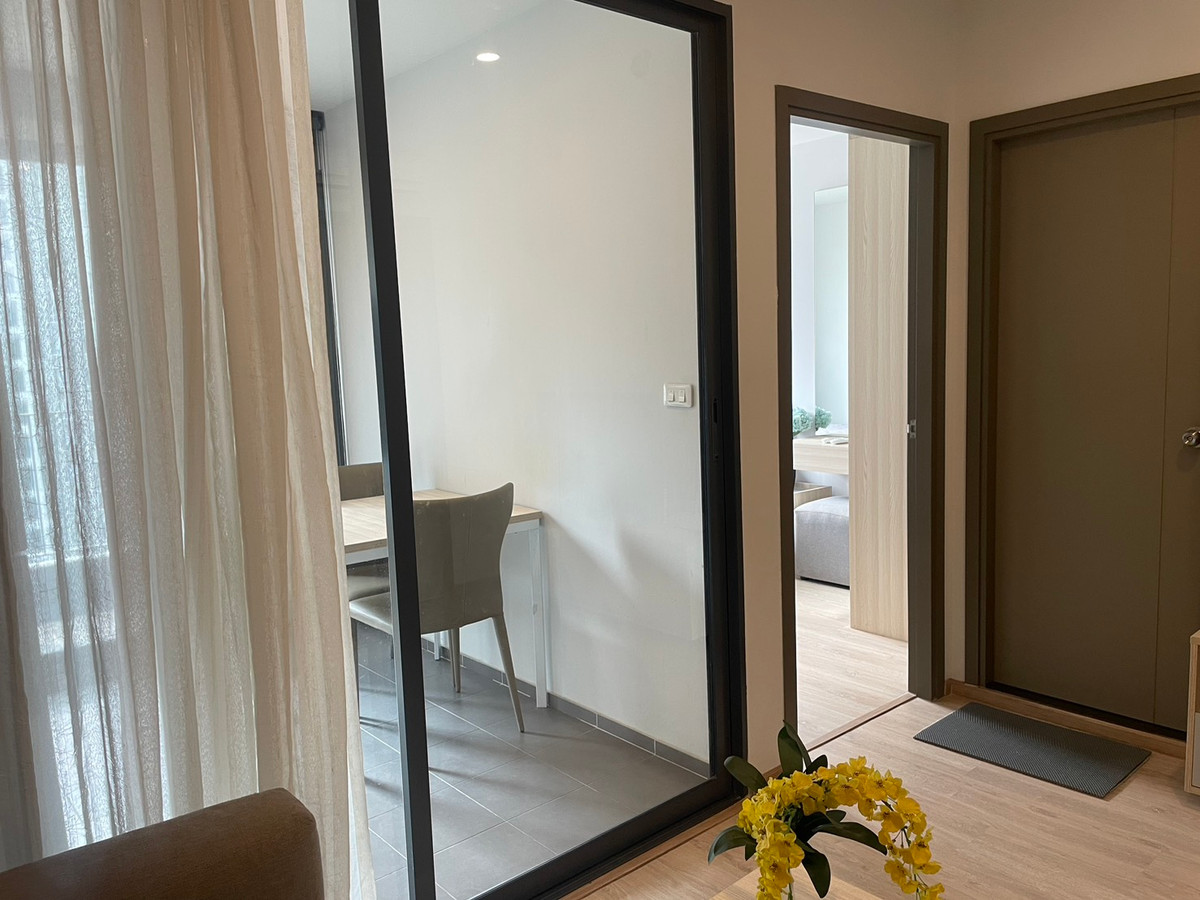 For RentCondoBangna, Bearing, Lasalle : For rent, Ideo O2, high floor, 1 bedroom, separate kitchen, living room, interested, available, ready to move in this April.