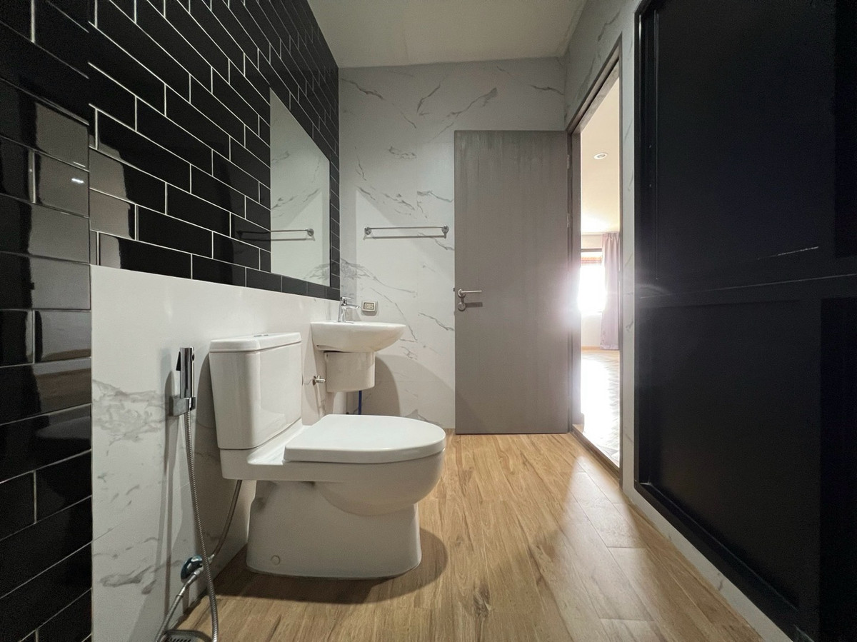 For RentHome OfficeOnnut, Udomsuk : For rent, Modern Home Office, Soi On Nut 30, Sukhumvit 77, Bangkok | FOR RENT - MODERN HOME OFFICE SOI ONNUT 30 SUKHUMVIT 77, BANGKOK